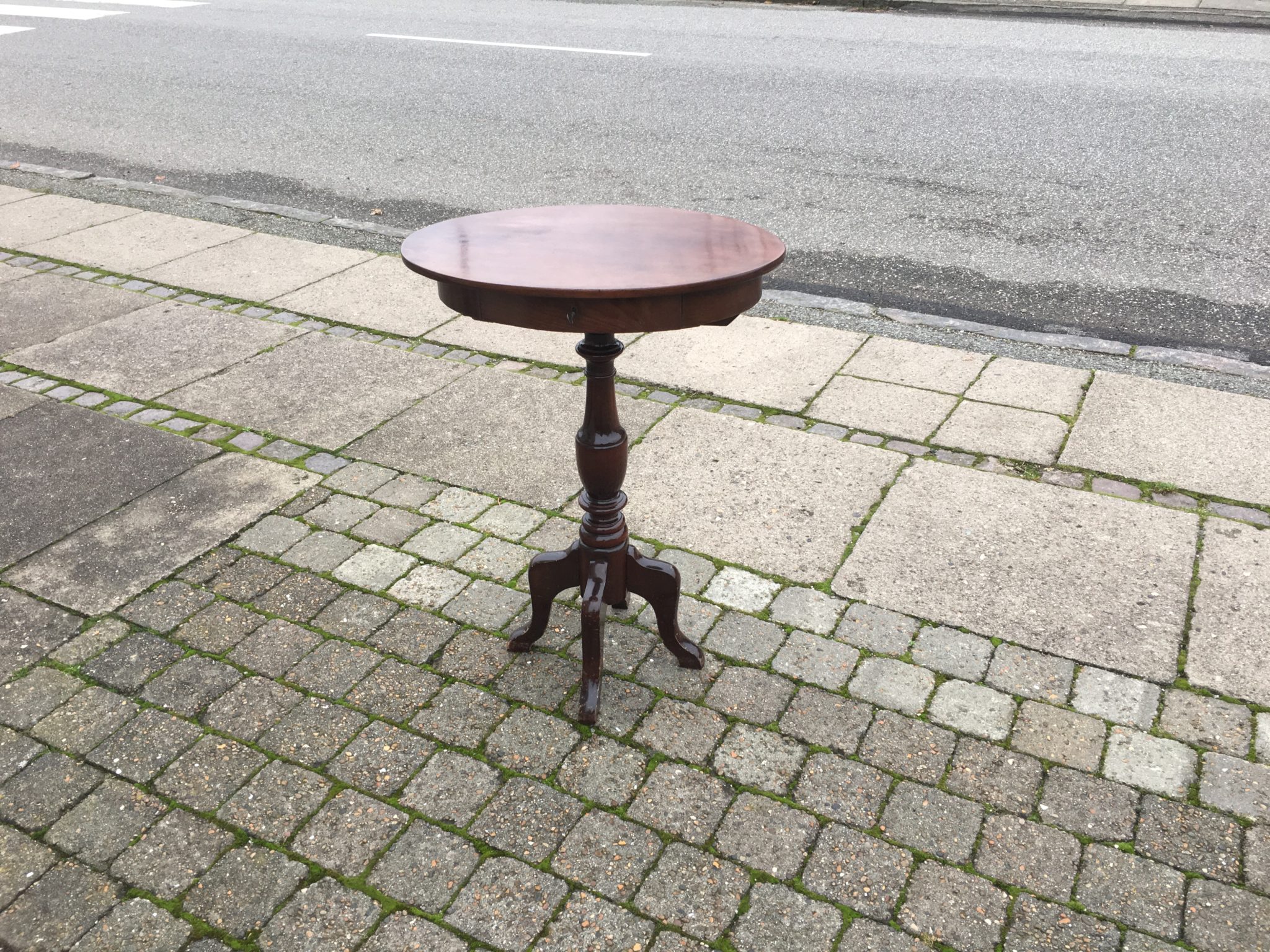 700 kr