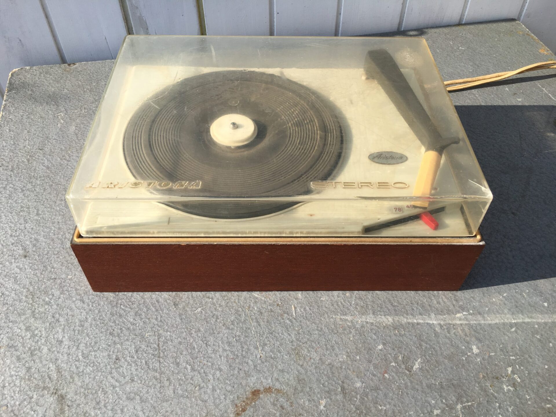 Aristona grammofon, 250 kr
