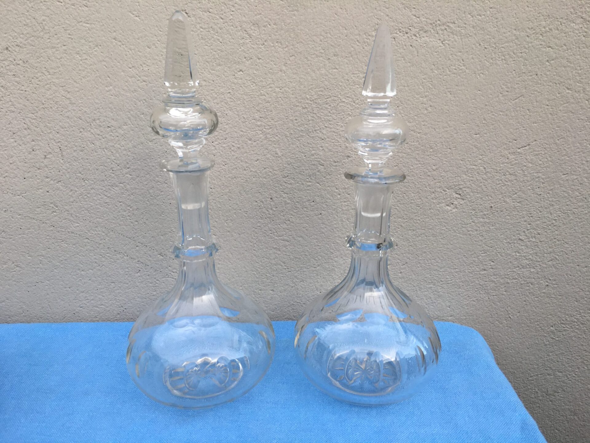 2 stk antikke karafler i i alt 500 kr