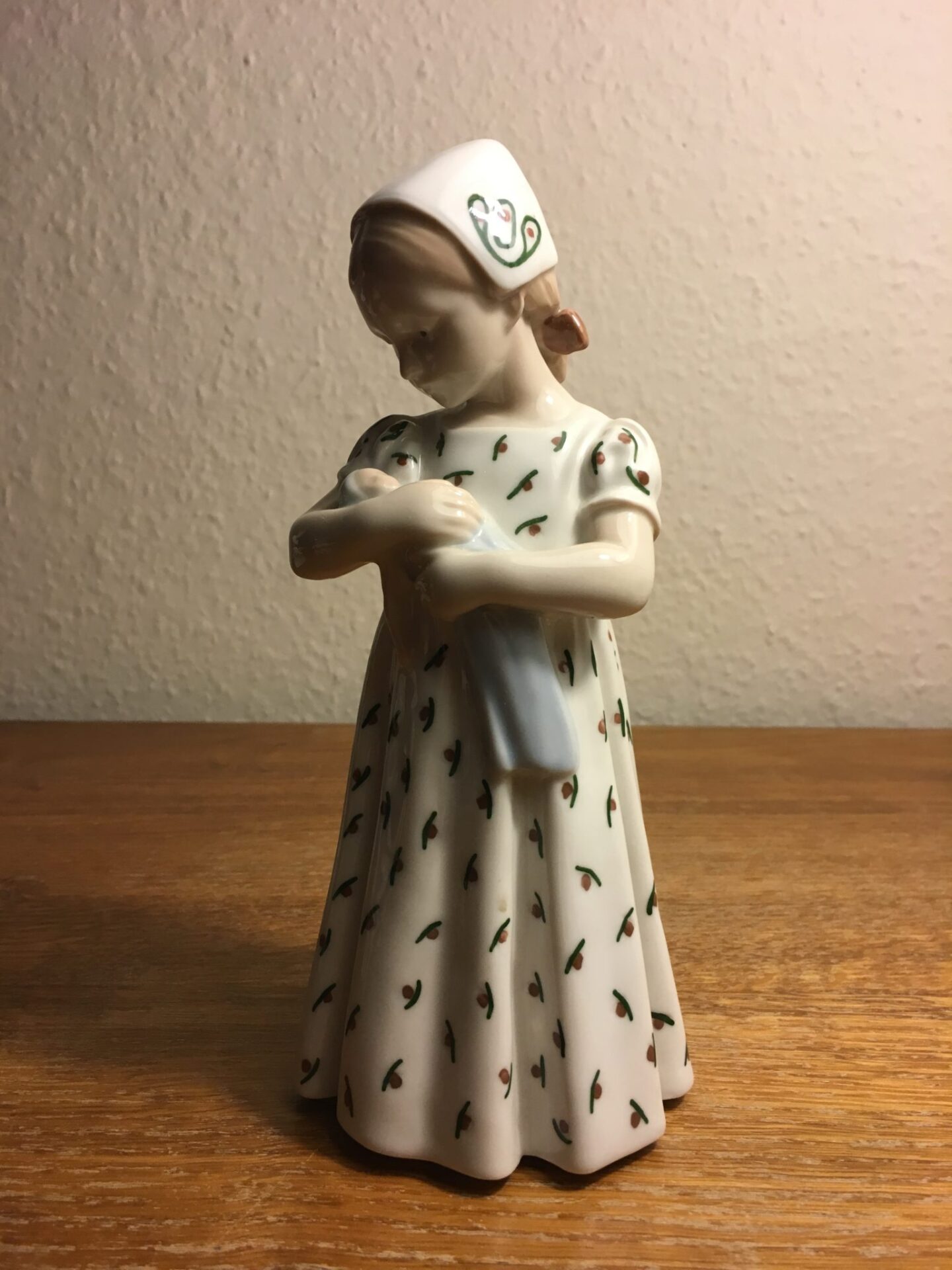 Kongelig porcelæn, Mary med dukke
