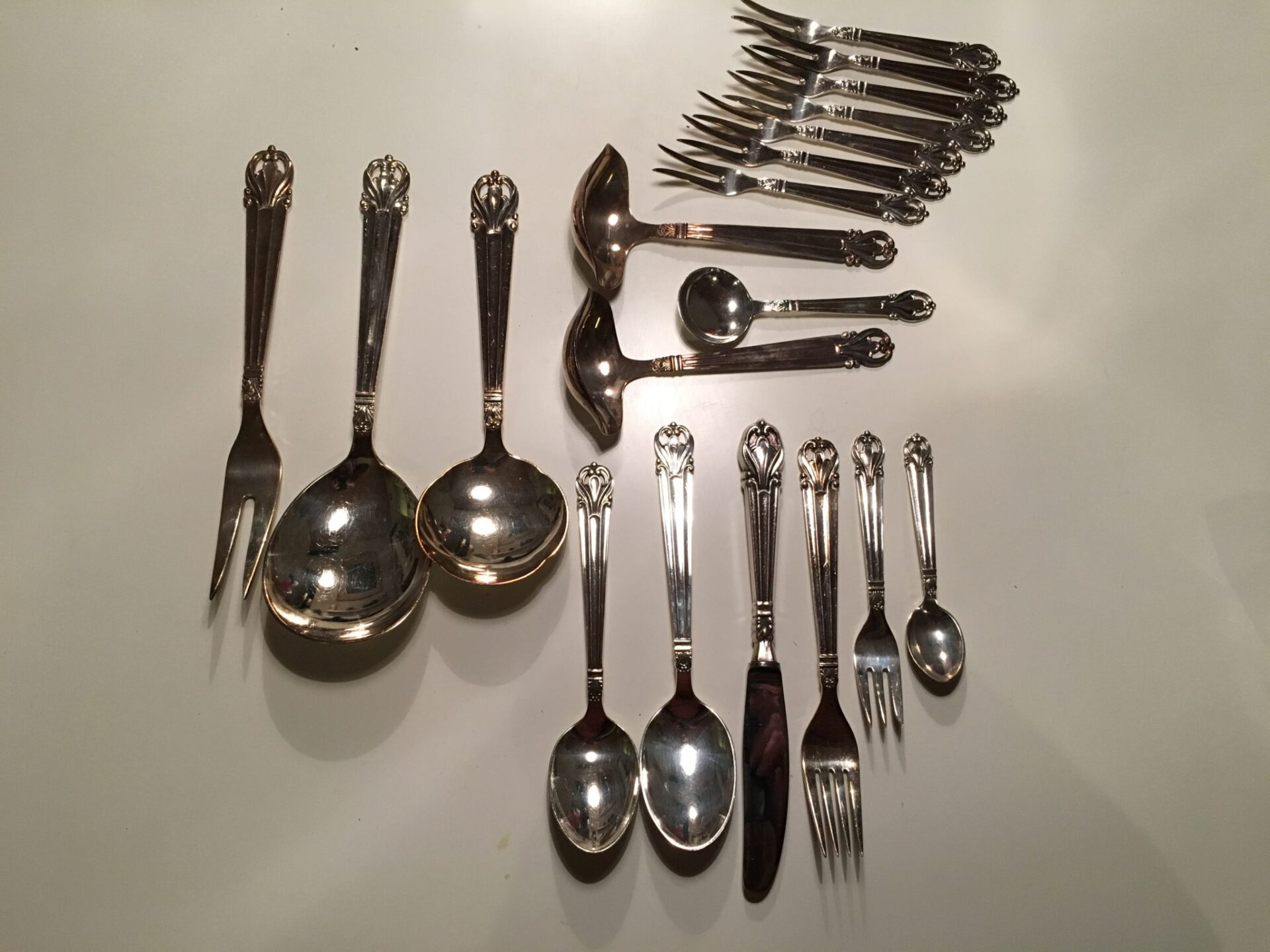 85 dele Exellence bestik i alt 1800kr