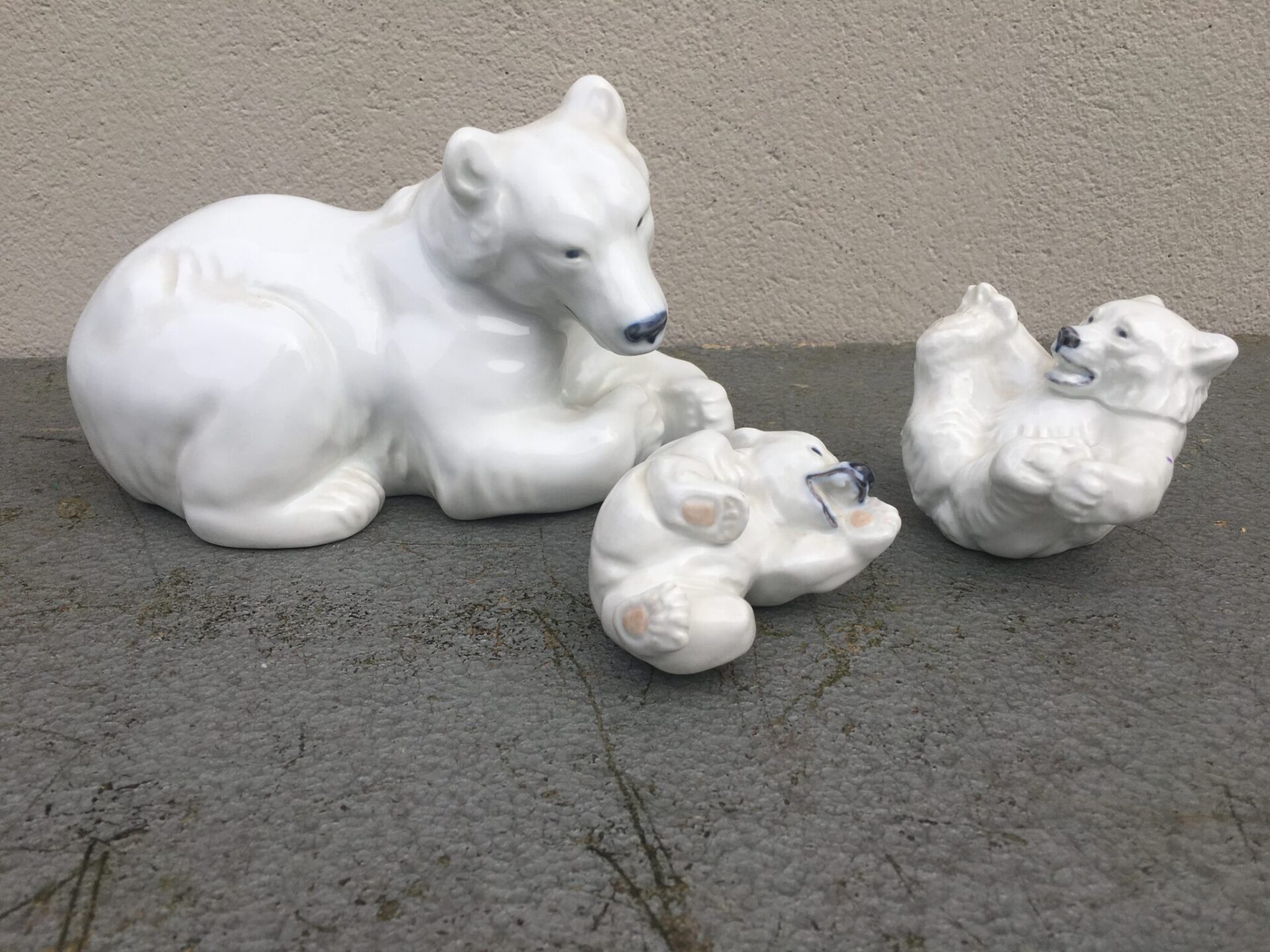 Kongelig porcelæn isbjørne, Mor + 2 unger i alt 1500 kr