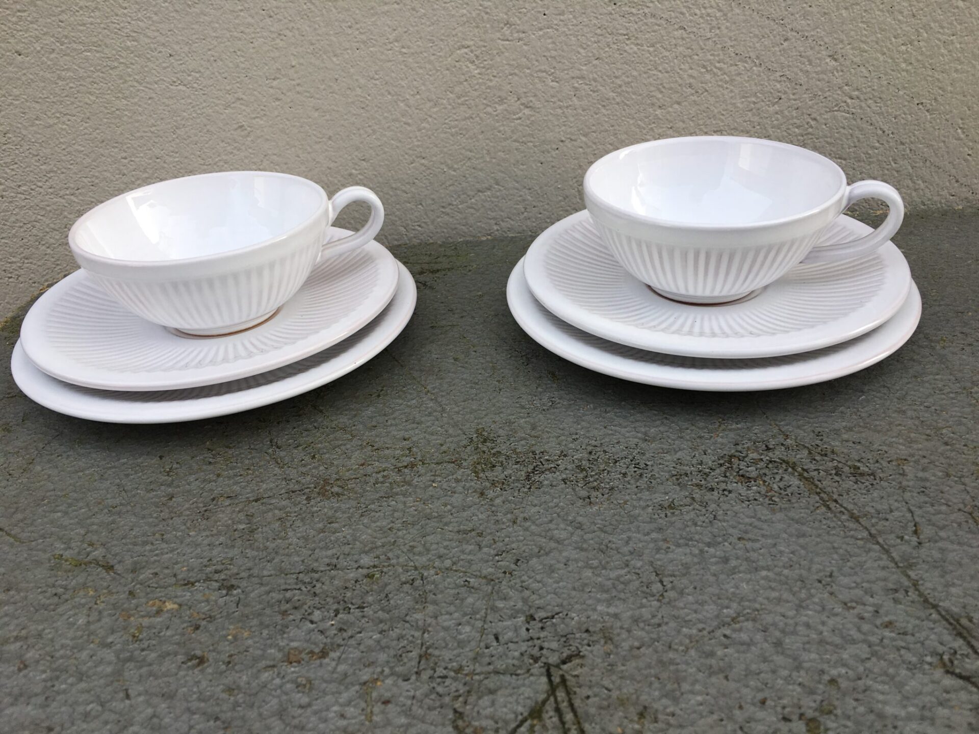 Løvemose tekopper pr. sæt 75 kr incl. sidetall.