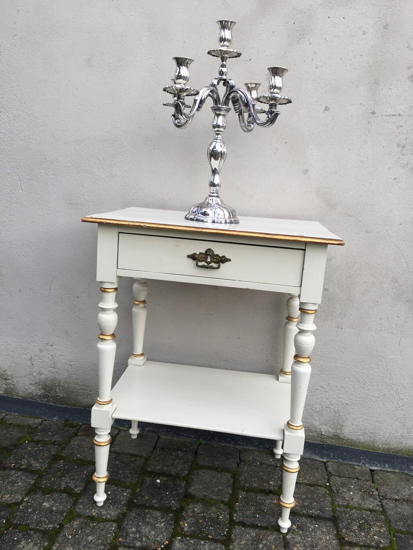 Velholdt sybord 500 kr