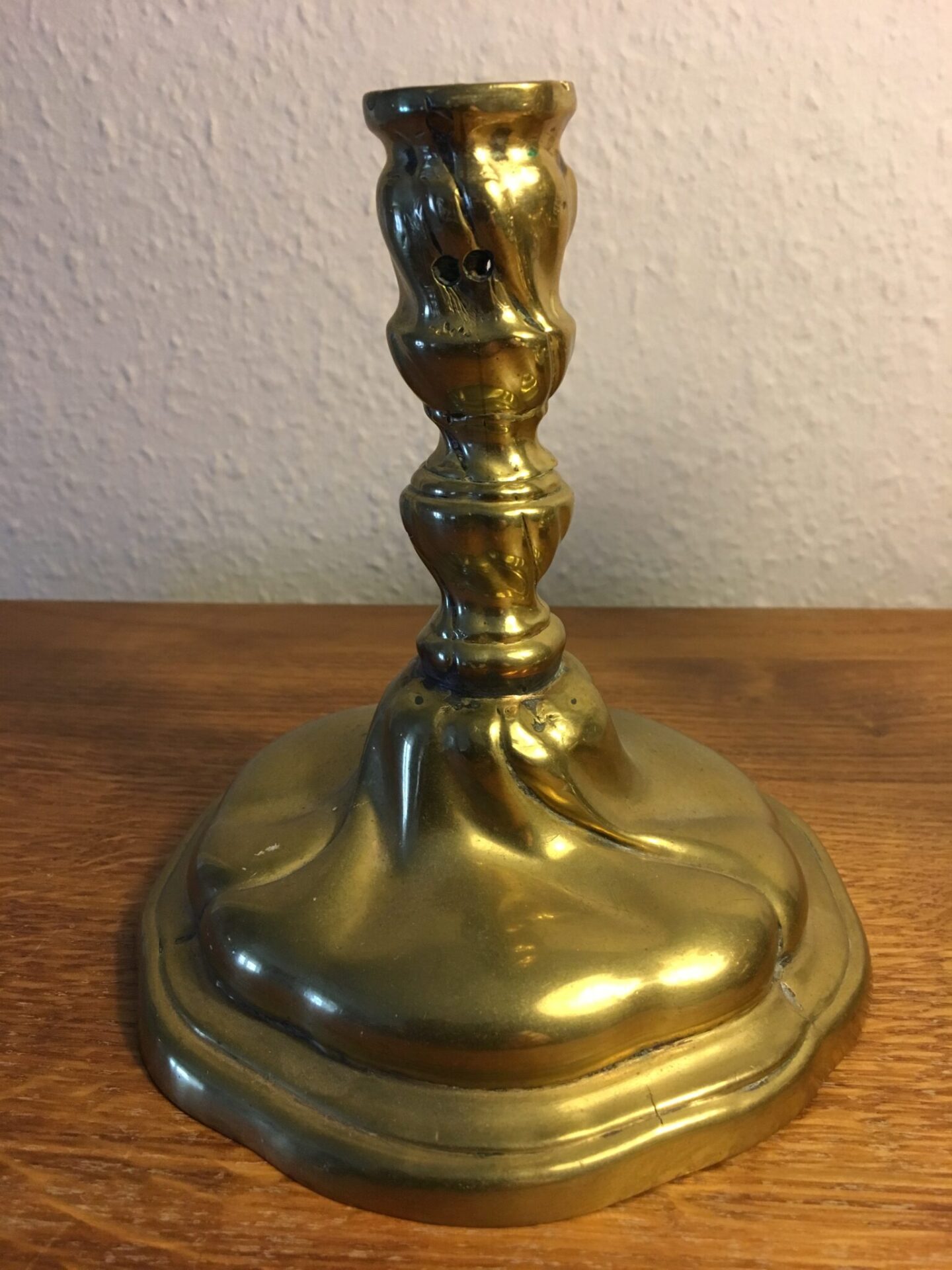 1 stk rokoko lysestage, messing, fra 1700-tallet, pris 400 kr