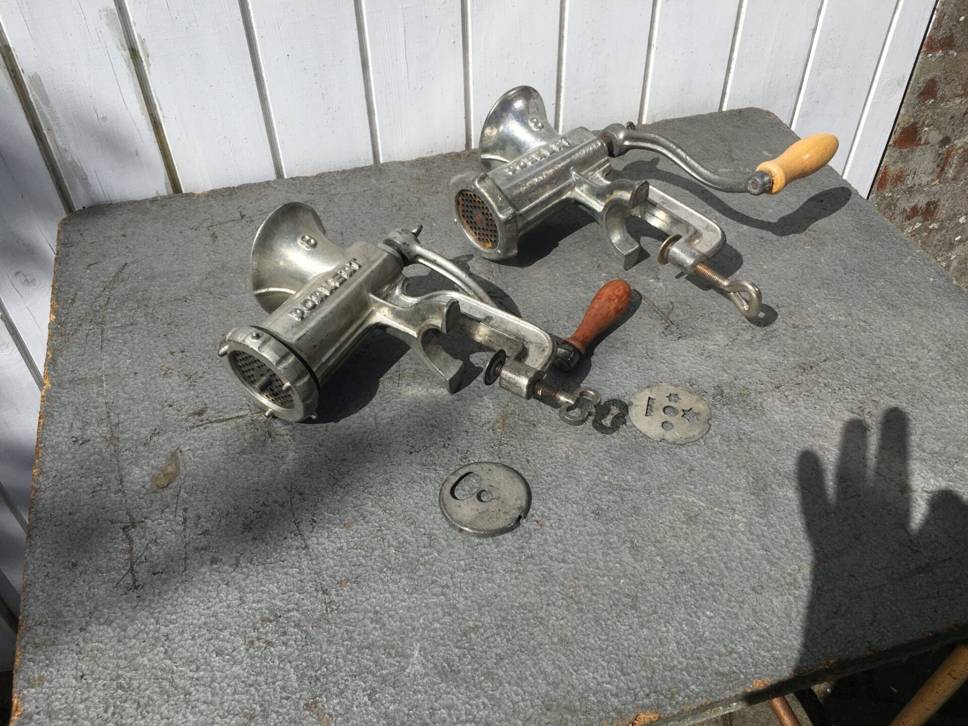 Kødhakkemaskiner pr. stk 50 kr