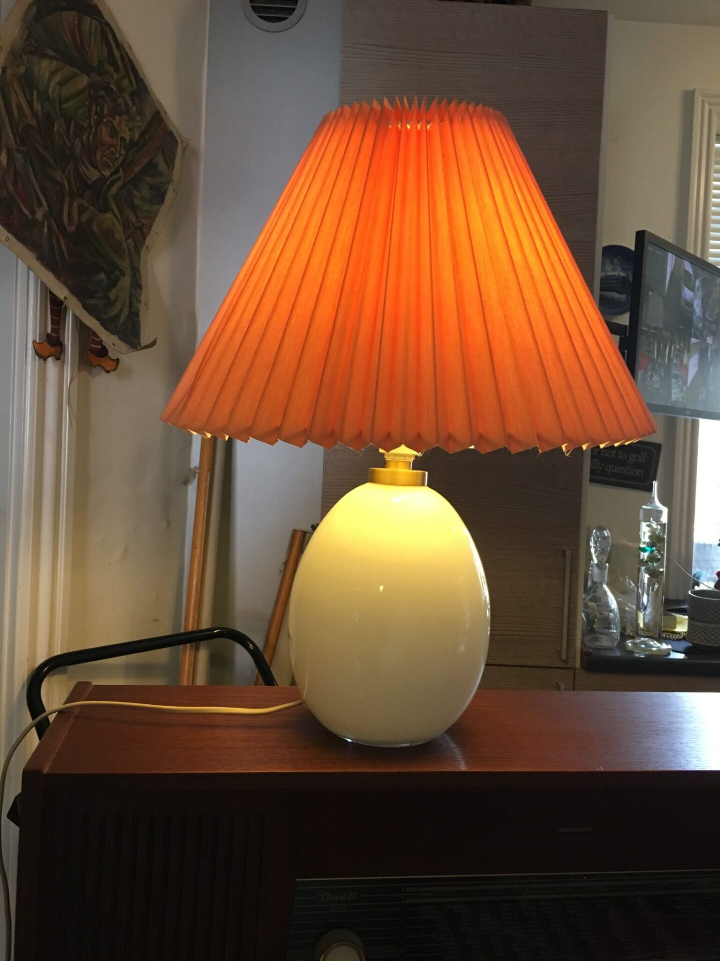 Le Klint bordlampe, opalglas, pris 700 kr