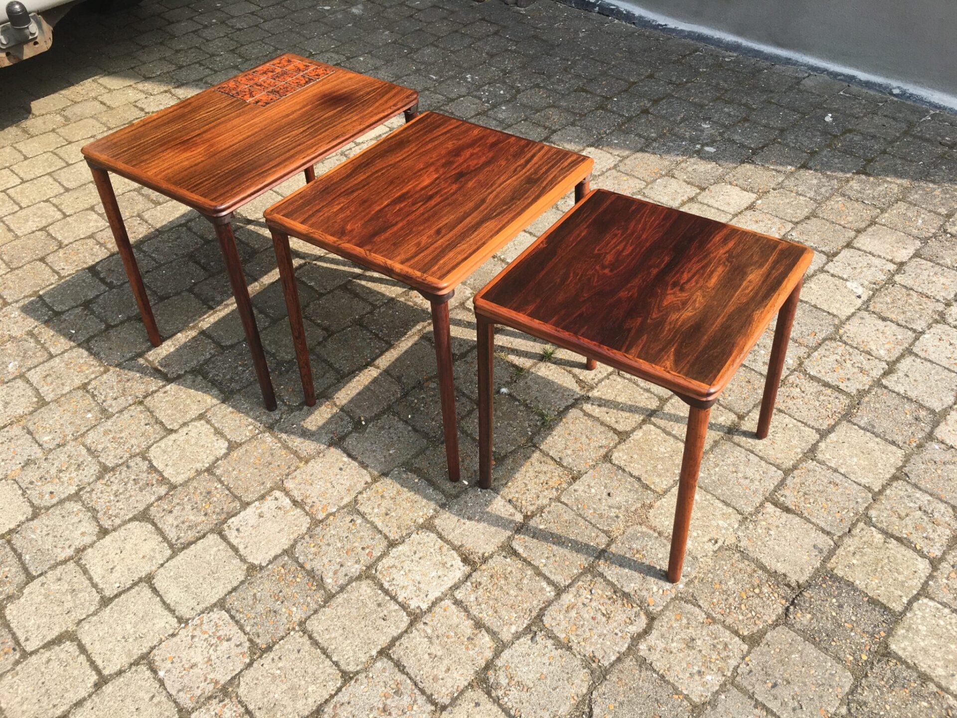 3stk velholdte retro indskudsborde af palisandertræ, i alt 1500kr