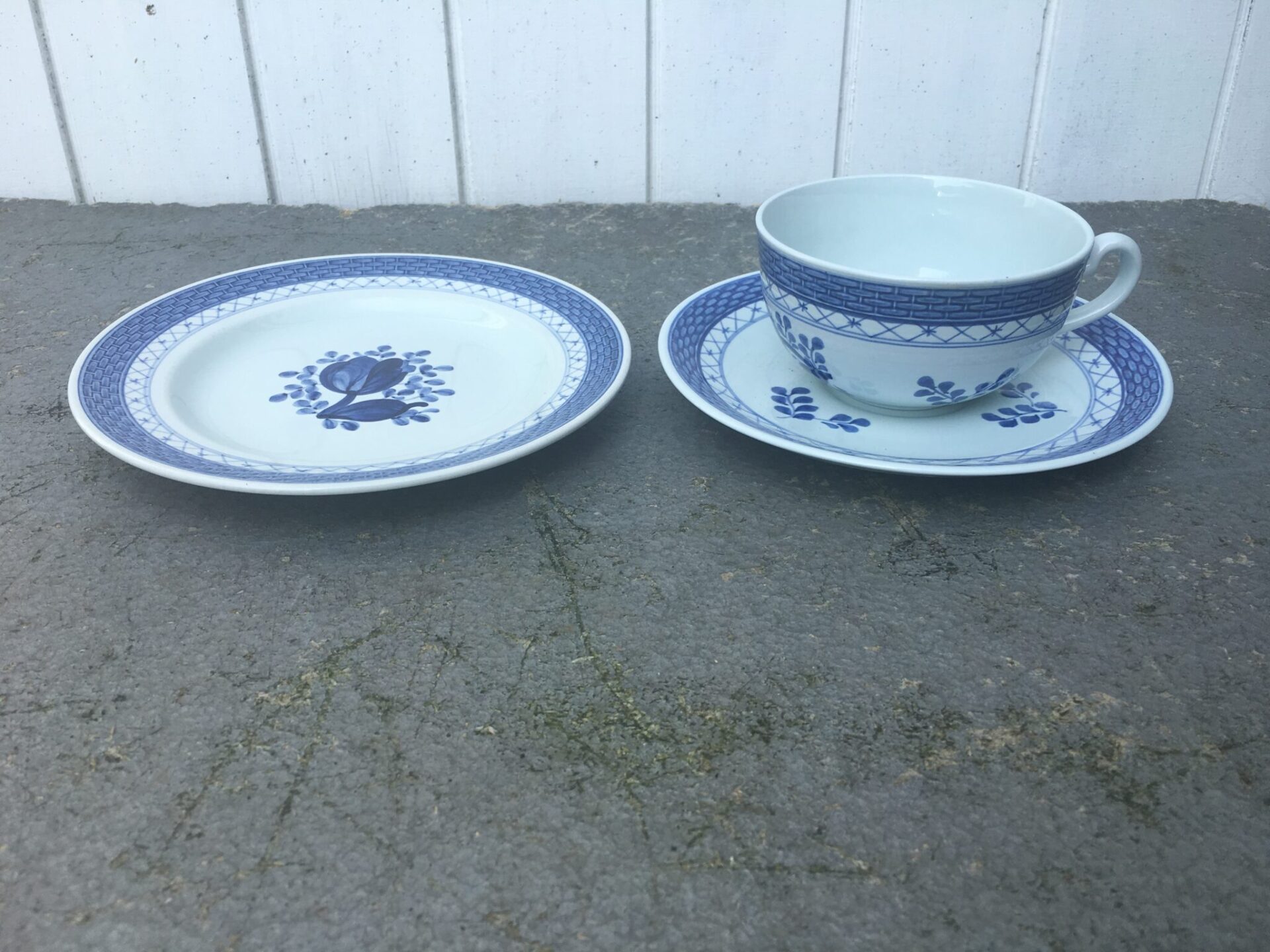 Aluminia Tranquebar, Store tekopper/morgenkopper (nr 1398) med sidetallerkner (nr 945) pr. sæt 300 k