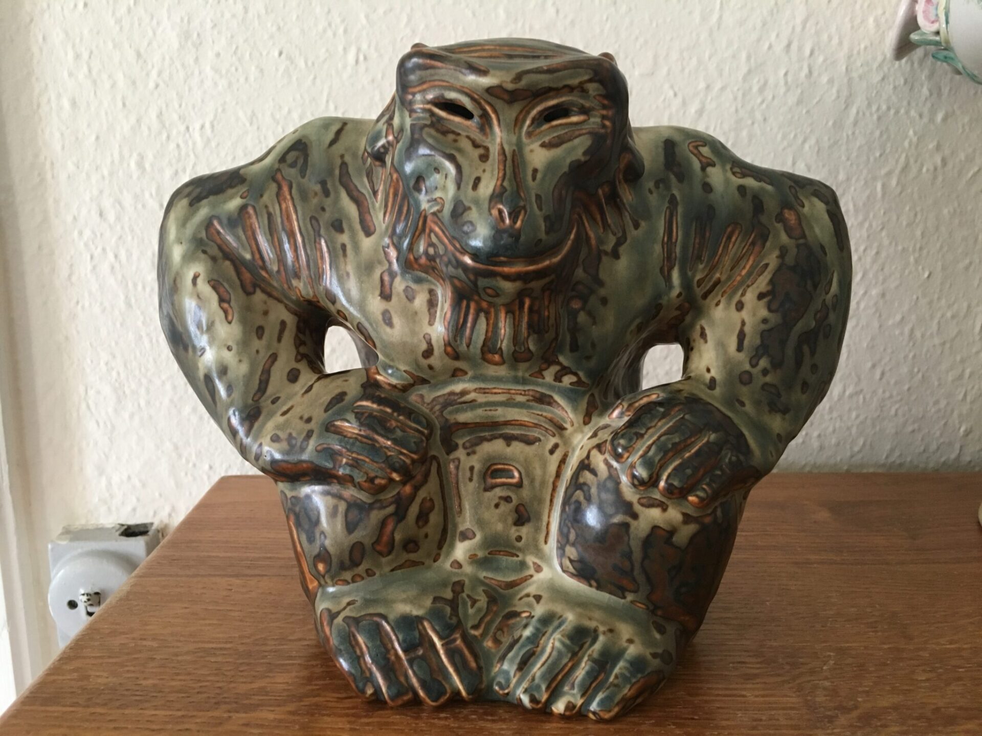Knud Kyhn, Kongelig stentøj, nr. 20142, 1. sortering, Sungglasur. Pris 2000 kr