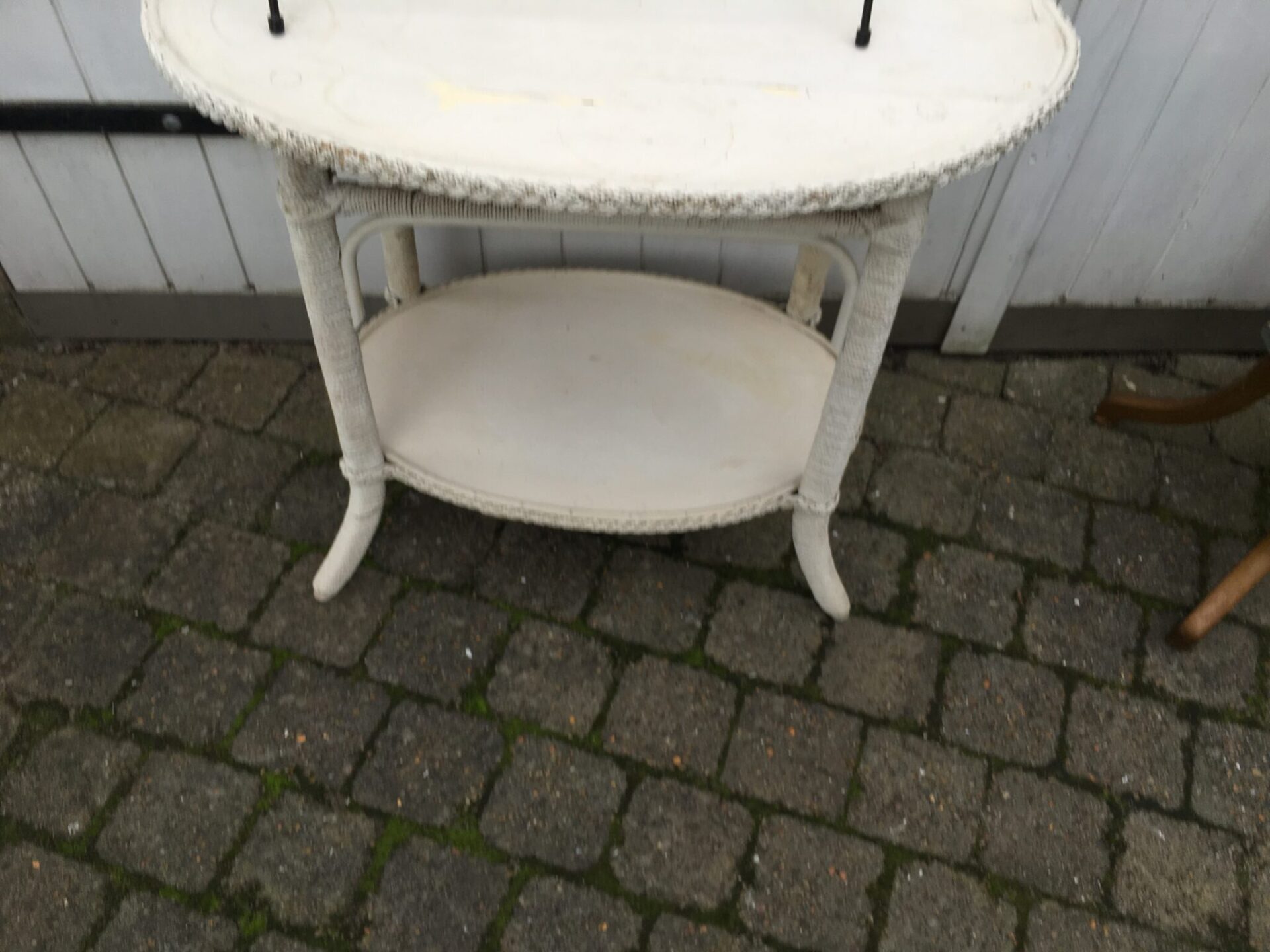 Gammelt kurveflet, hvidmalet, patina, h=73 cm, pris 400kr