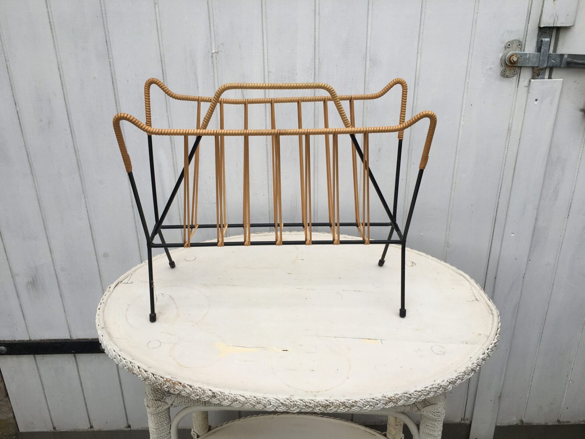 elegant retro avisholder, pris 200 kr