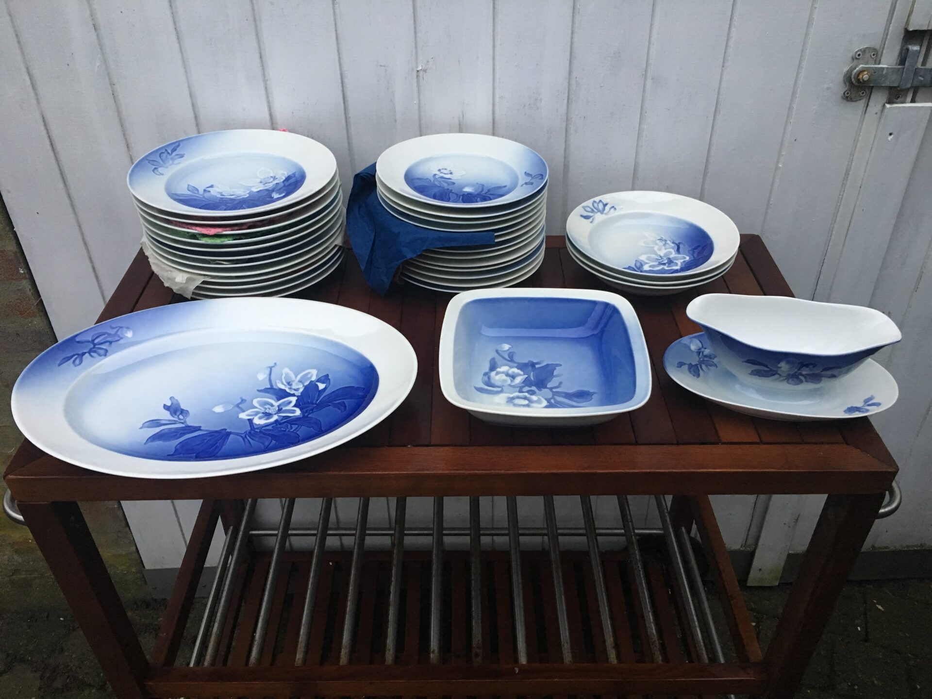 B&G Julerose, middagstall. nr 325, frokost nr 326, dybe nr 323, fineste stand, pr stk 100 kr