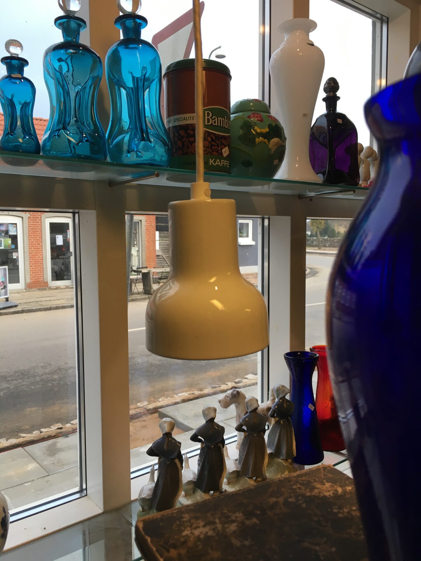 Louis Poulsen Pendel, design Erik Magnussen, B&G porcelæn, d=10 cm, pris 400 kr