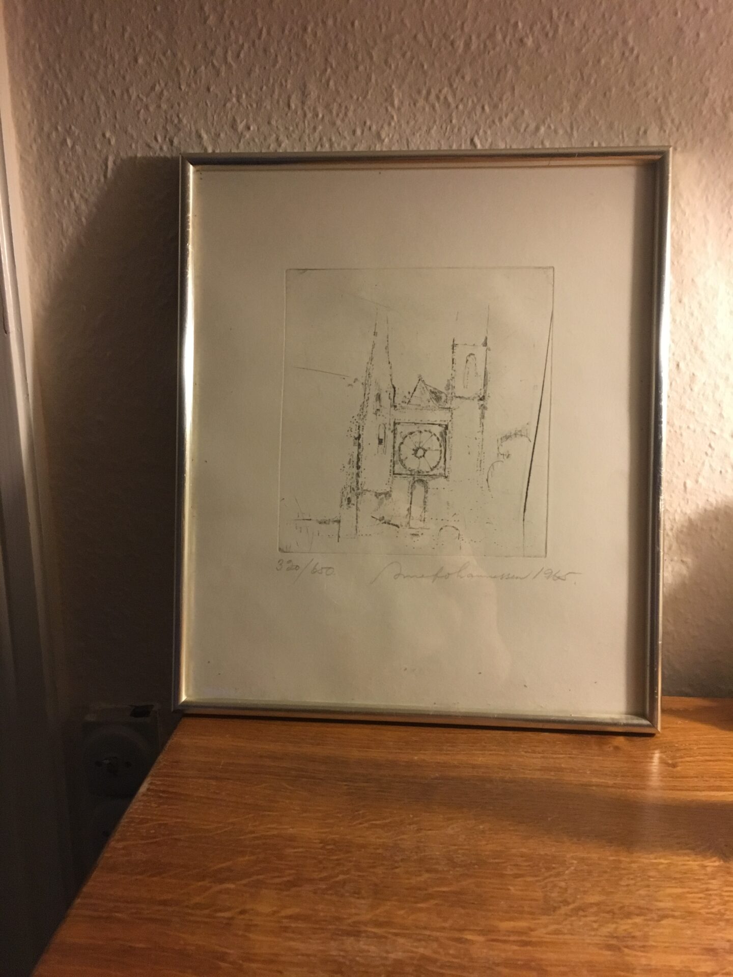 Arne Johannessen, litografi nr 320/650, Sens cathedral, fin sølvramme, pris 300 kr