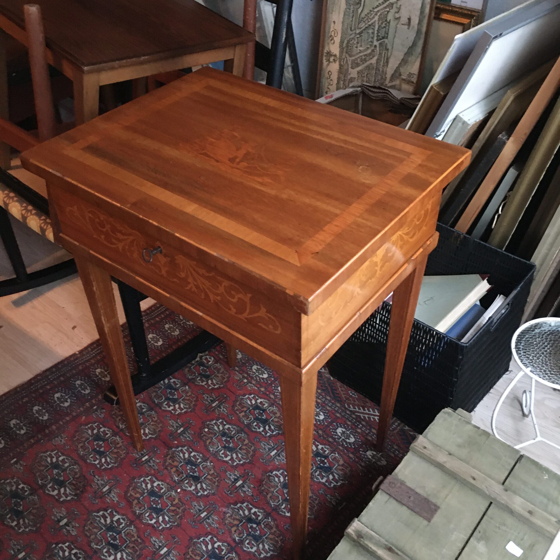 antik sybord, mahogny med indlagt rosentræ, pris 500 kr