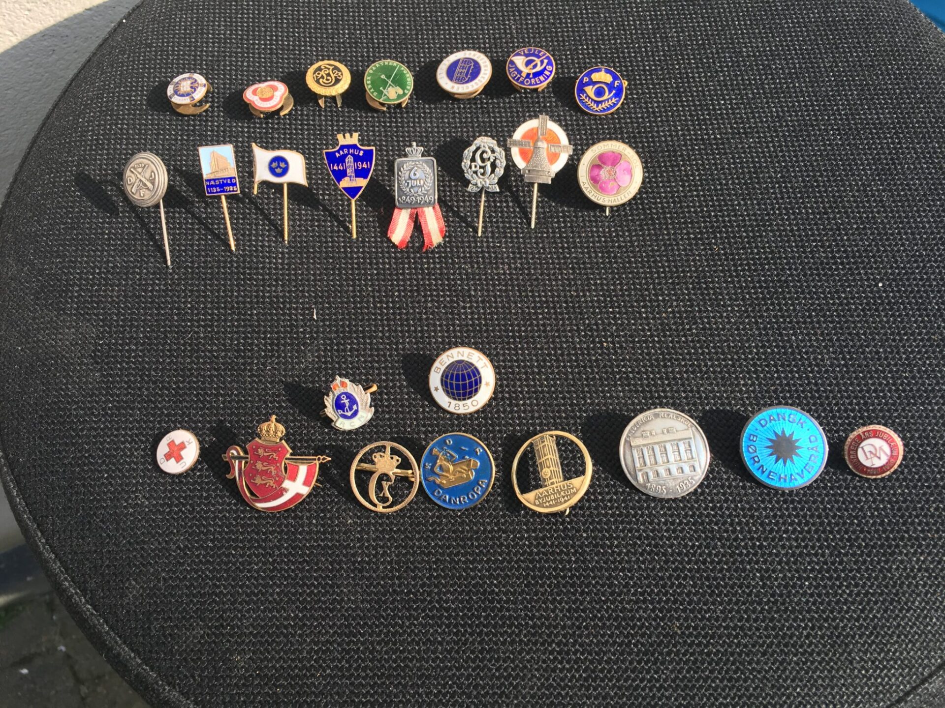 Gamle emaljeemblemer mm, Heimburger, sølv mm. Frit valg pr. stk 50 kr