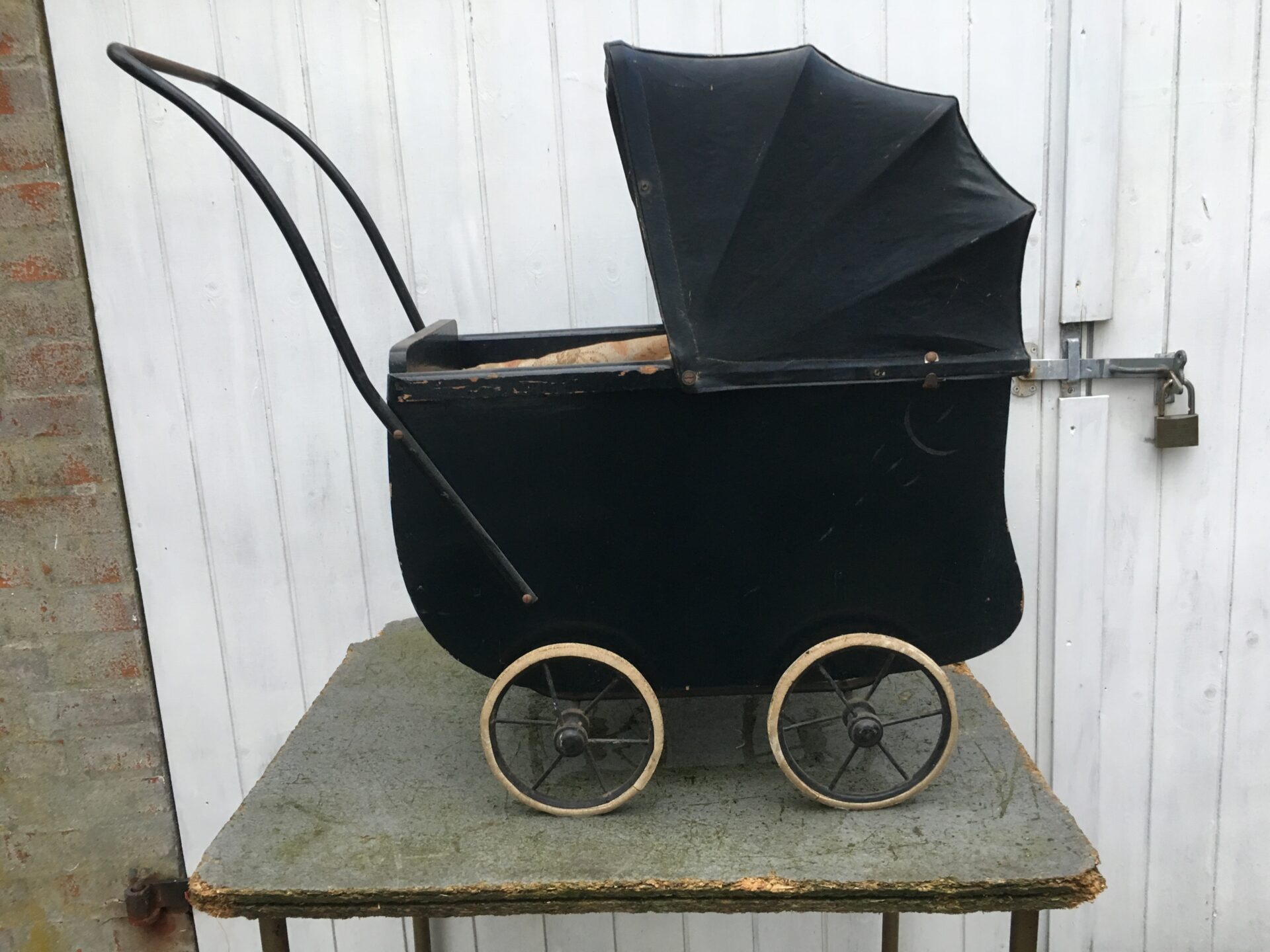 Antik dukkevogn, 200 kr