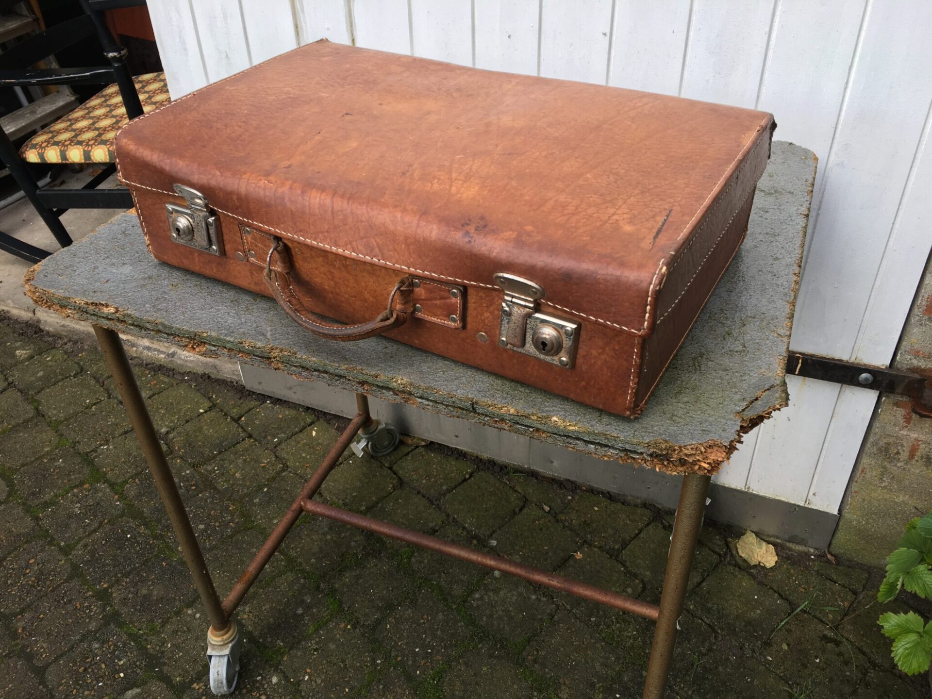 retro læderkuffert, pris 200 kr