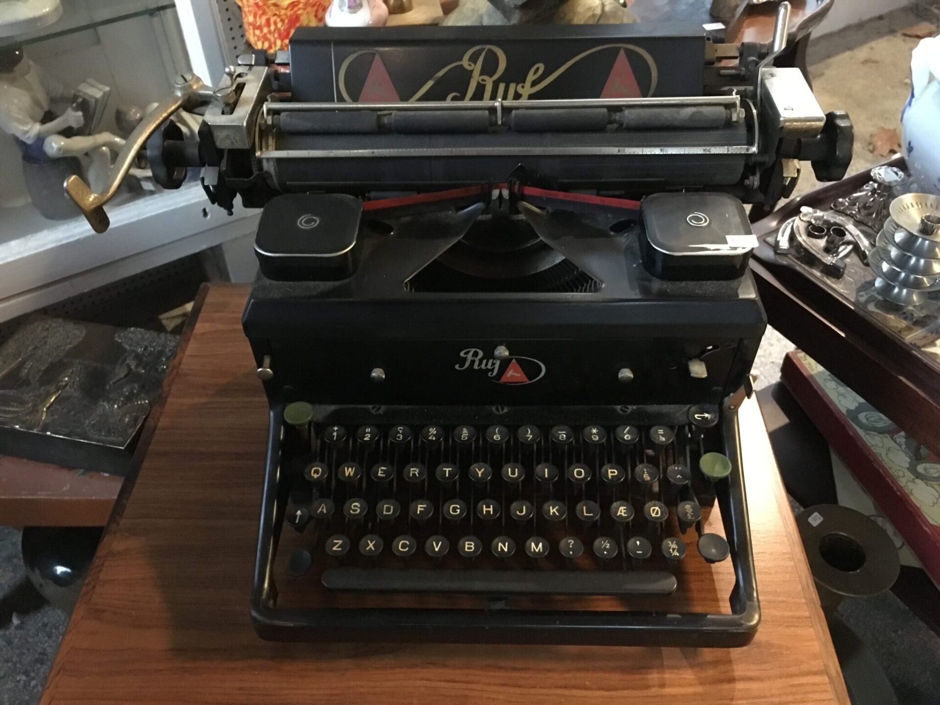 Skrivemaskine mrk RUF, ca 1950, pris 400kr