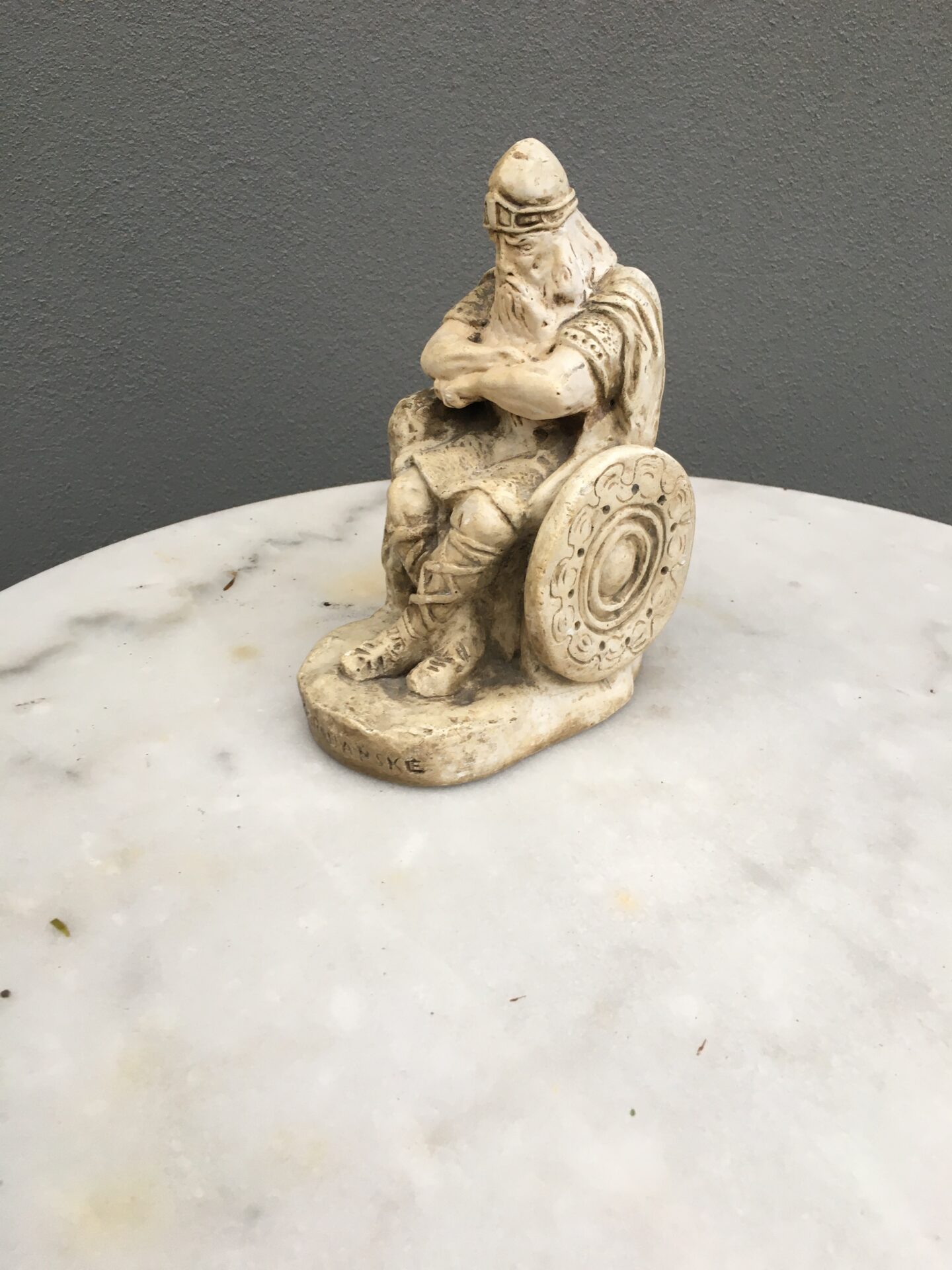 Holger Danske, h= 20 cm, pris 200 kr