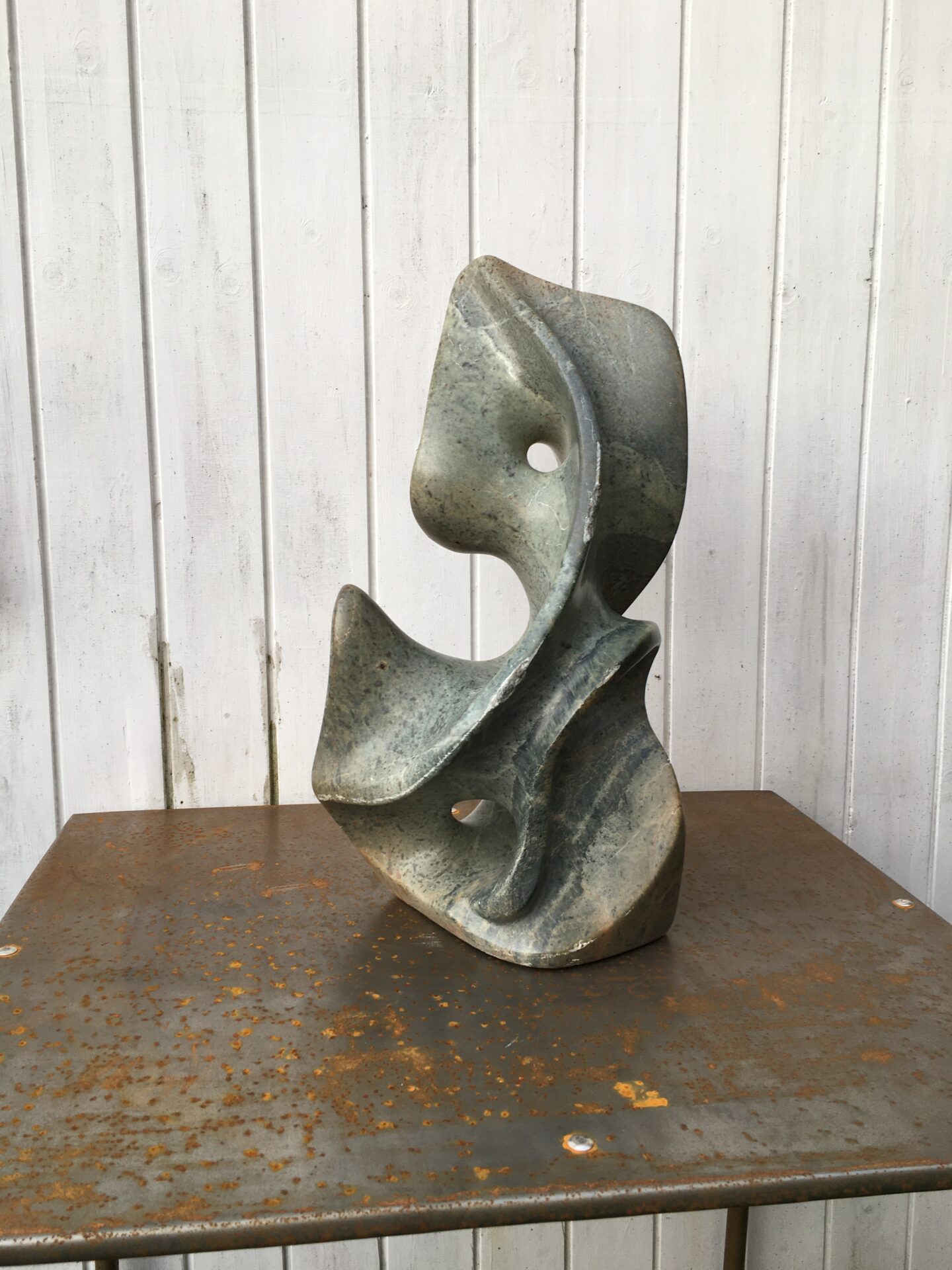 Moderne skulptur af fedsten, h=51 cm, sign. E.A. Goncalves 92, (2 afslag). pris 1000kr