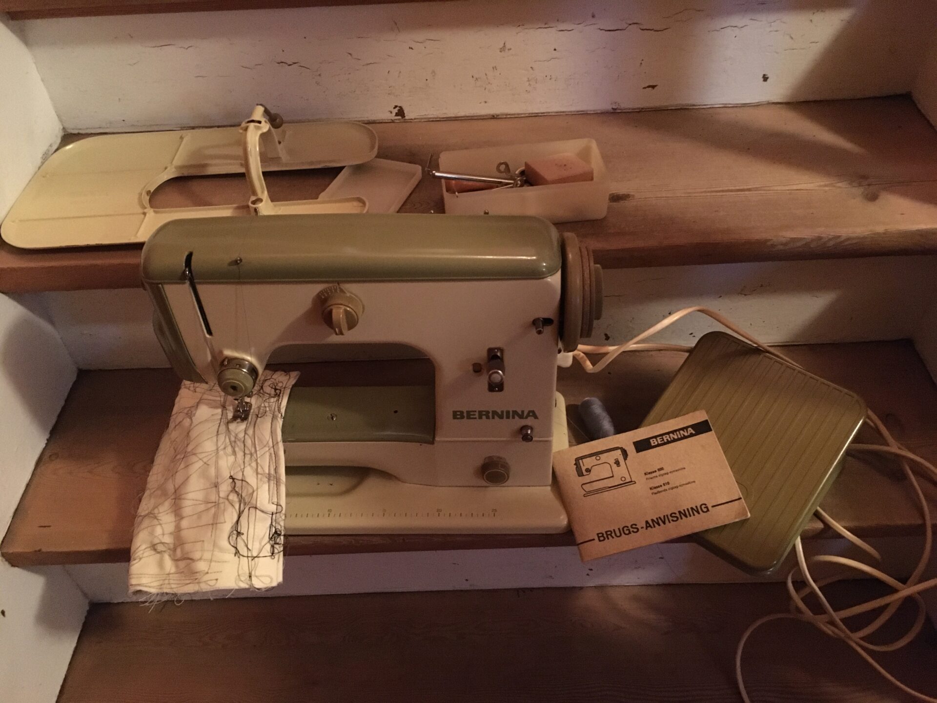 Elektrisk symaskine mrk. Bernina 600 incl diverse tilbehør, pris 400 kr
