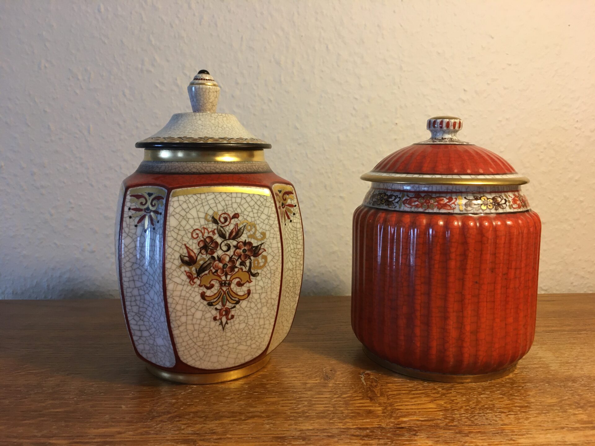 Dahl Jensen, lågkrukker, krakkelé porcelæn, 1. sortering (nr. 196/600 og 225/666), pr. stk 500 kr