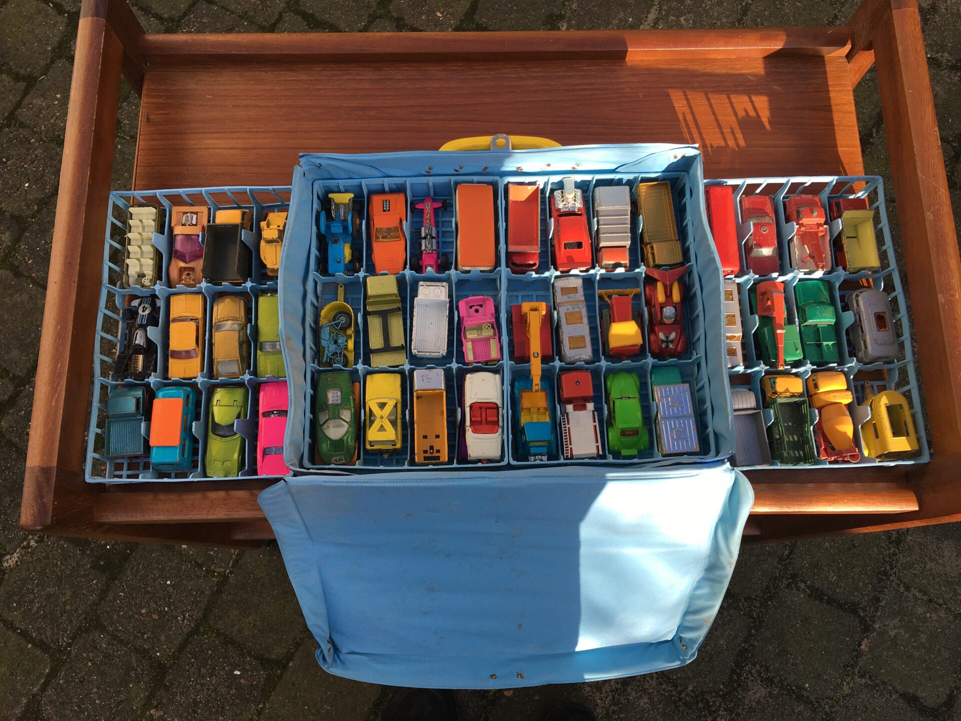 Matchbox Superfast, kuffert med 48 biler + lidt ekstra, pris 400 kr