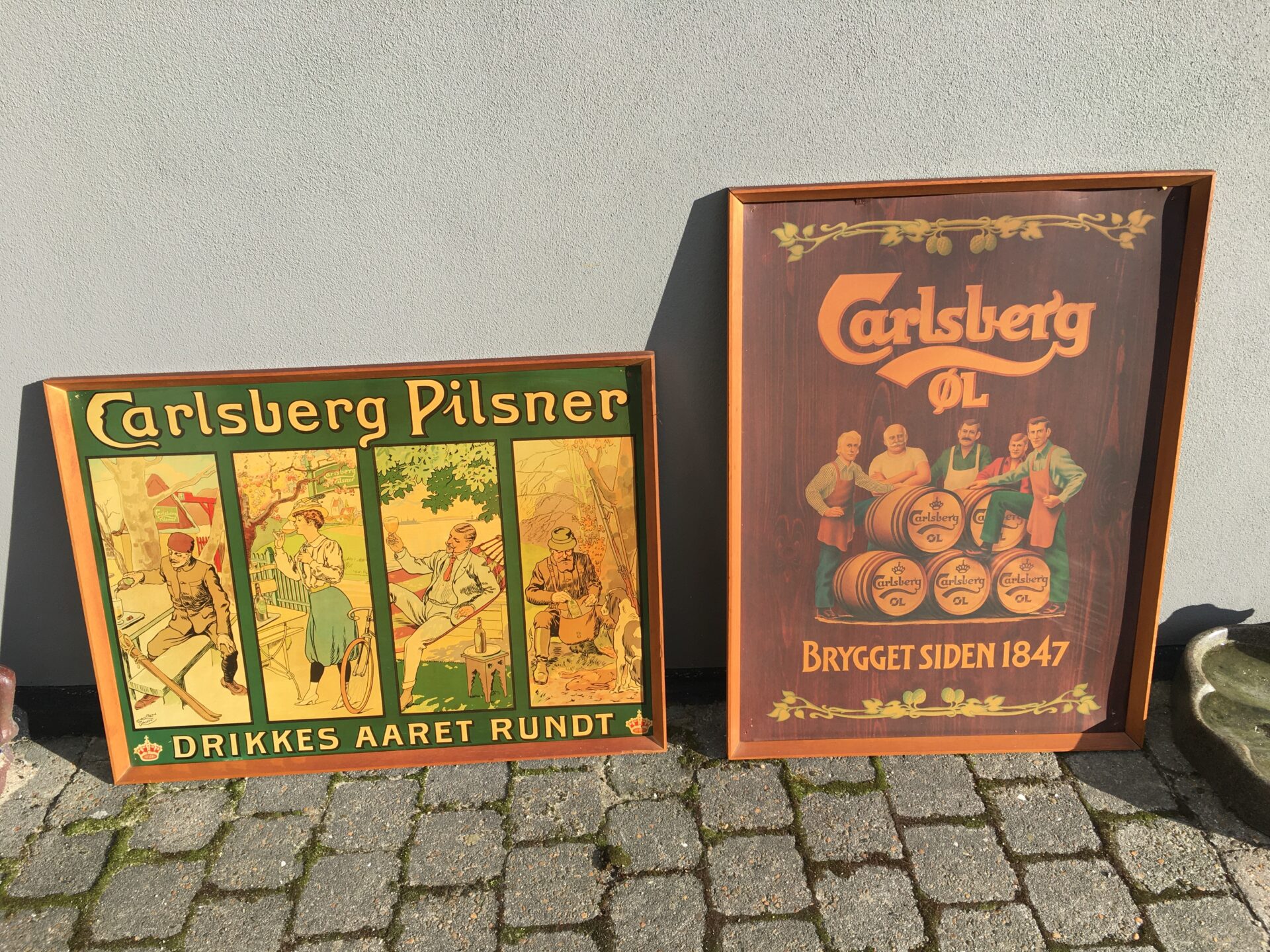 Carlsberg ølreklamer, pap, i teaktrærammer, (63x86 cm) pris pr. stk 250 kr