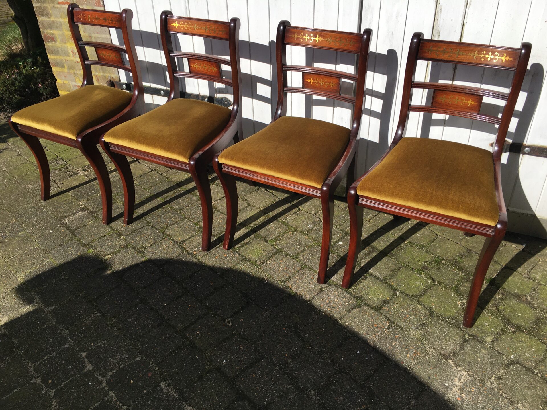 4 stk stole af mahogni med indlagt messing, velholdte, samlet pris 800 kr