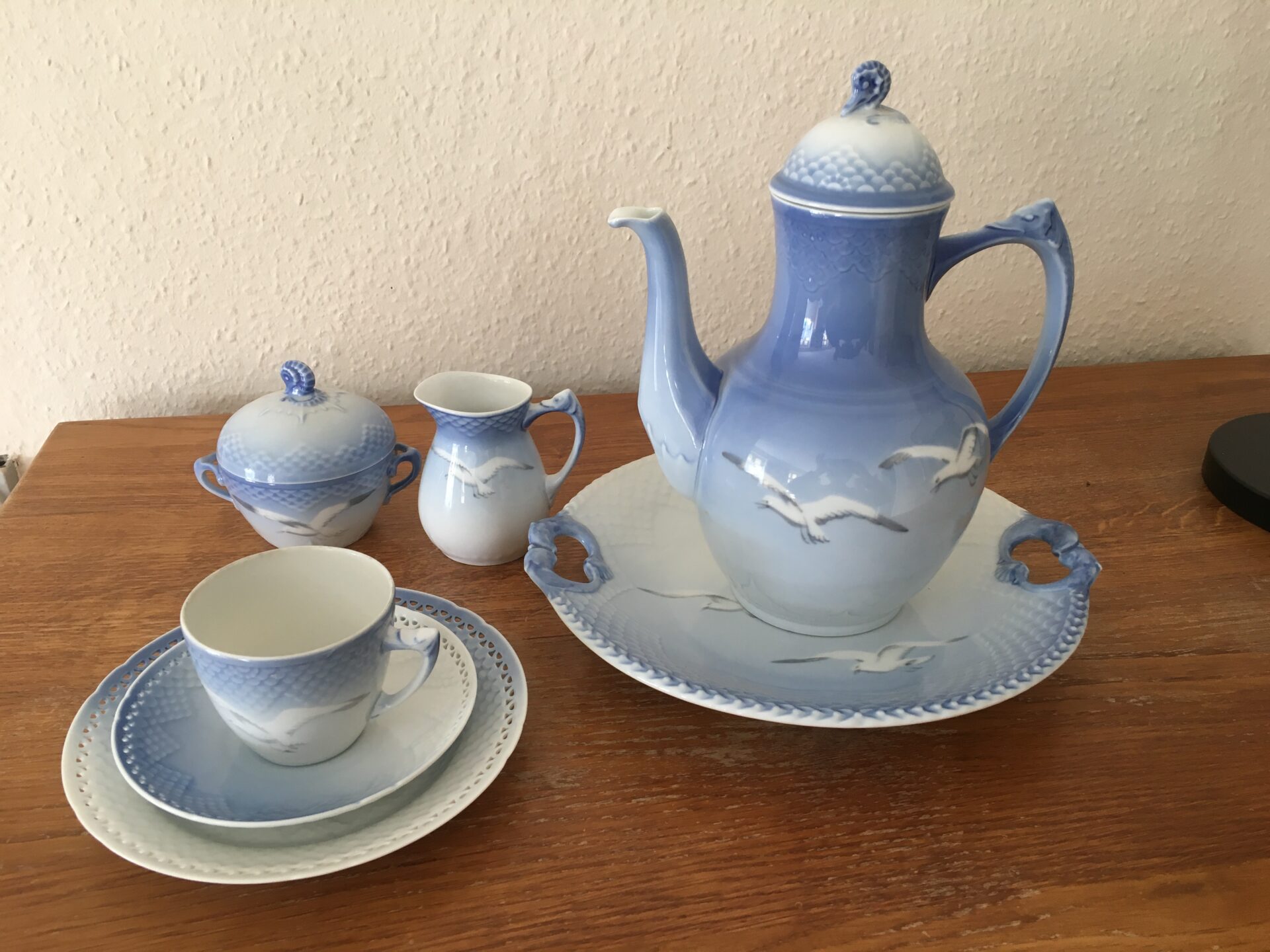 B&G helblonde, kaffestel til 11 personer ialt 1600 kr (forsendes ikke)