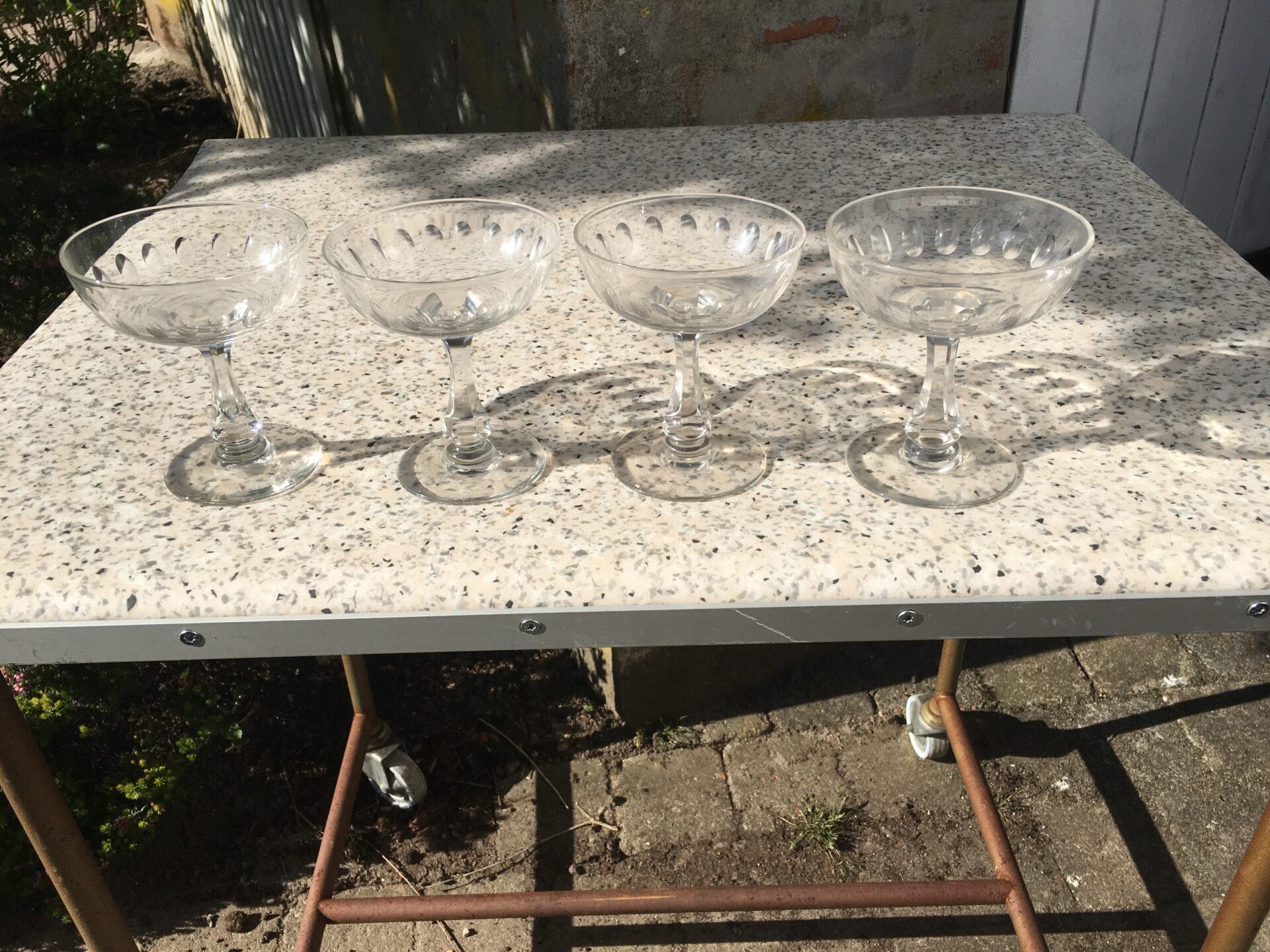 Gamle Derby champagneskåle, velholdte, fejlfri, h=11 cm, d=9,5 cm, pris pr. stk. 250 kr