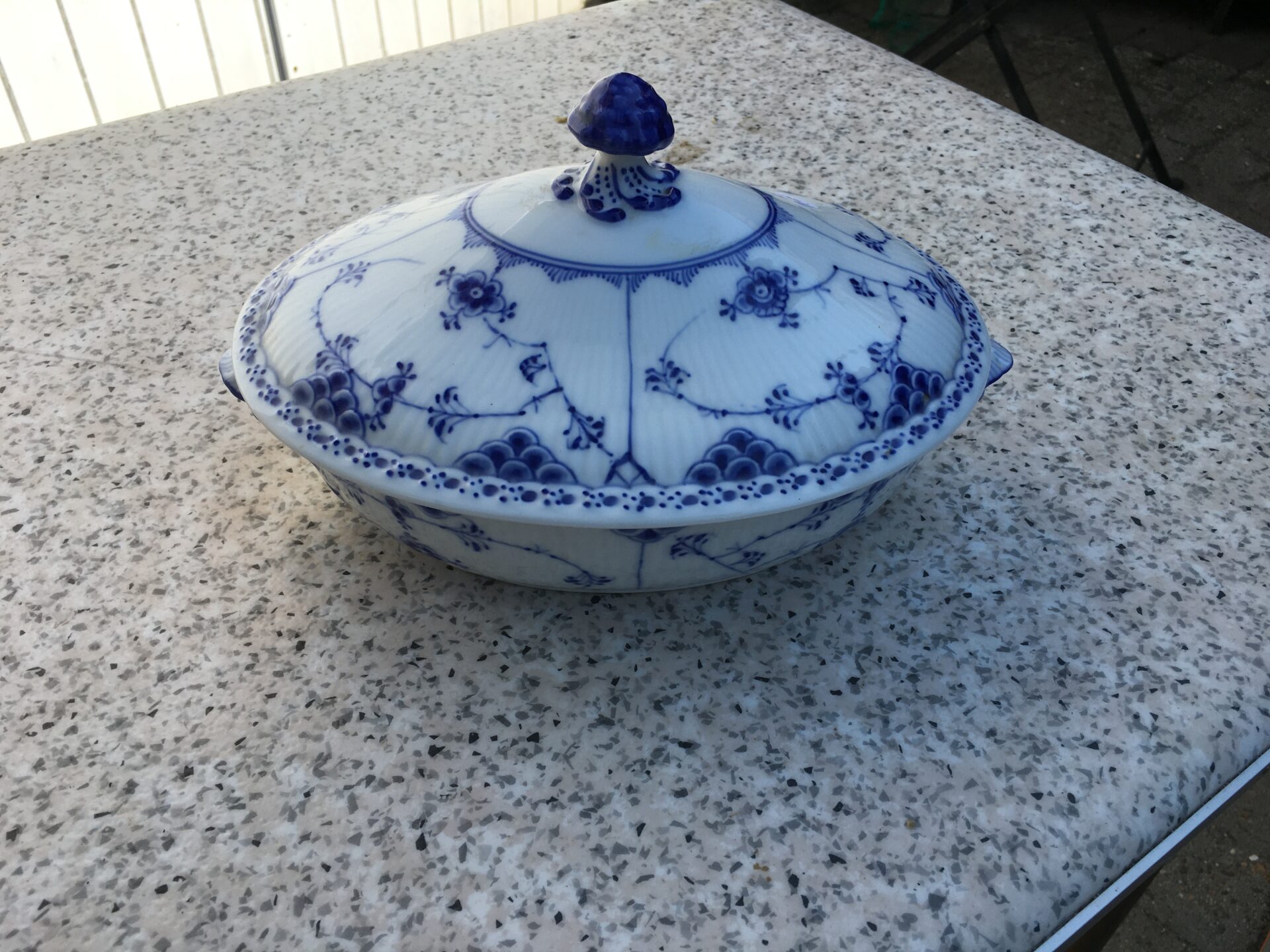 Musselmalet, halvblonde, lågskål nr 1129, 1. sortering, fejlfri, pris 1500kr