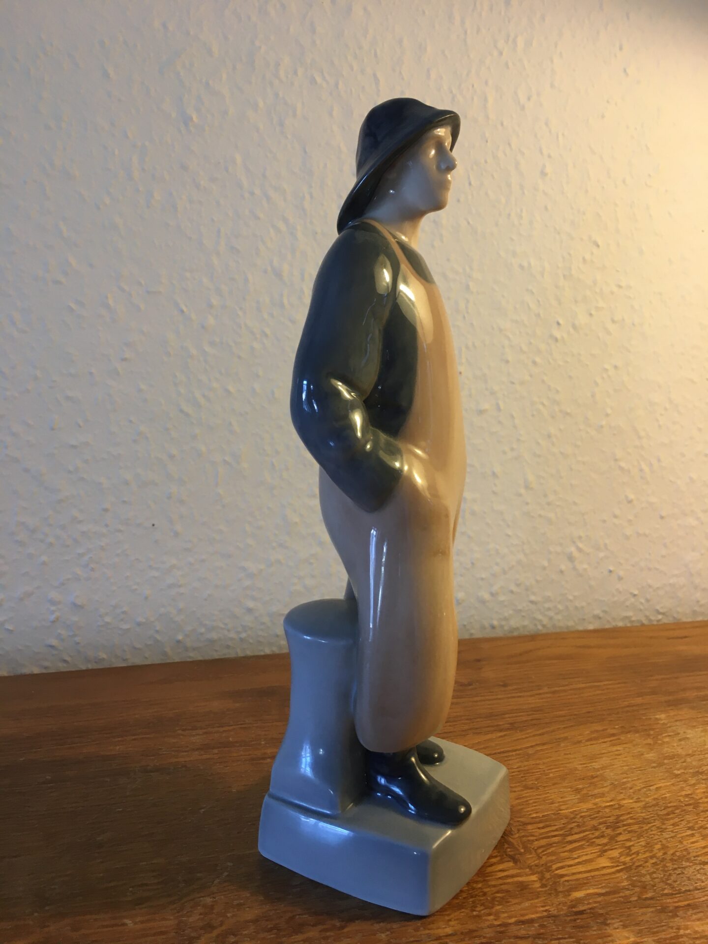 Fisker, kongelig figur nr. 3668, fejlfri, 1. sortering, h= 27 cm, pris 600 kr