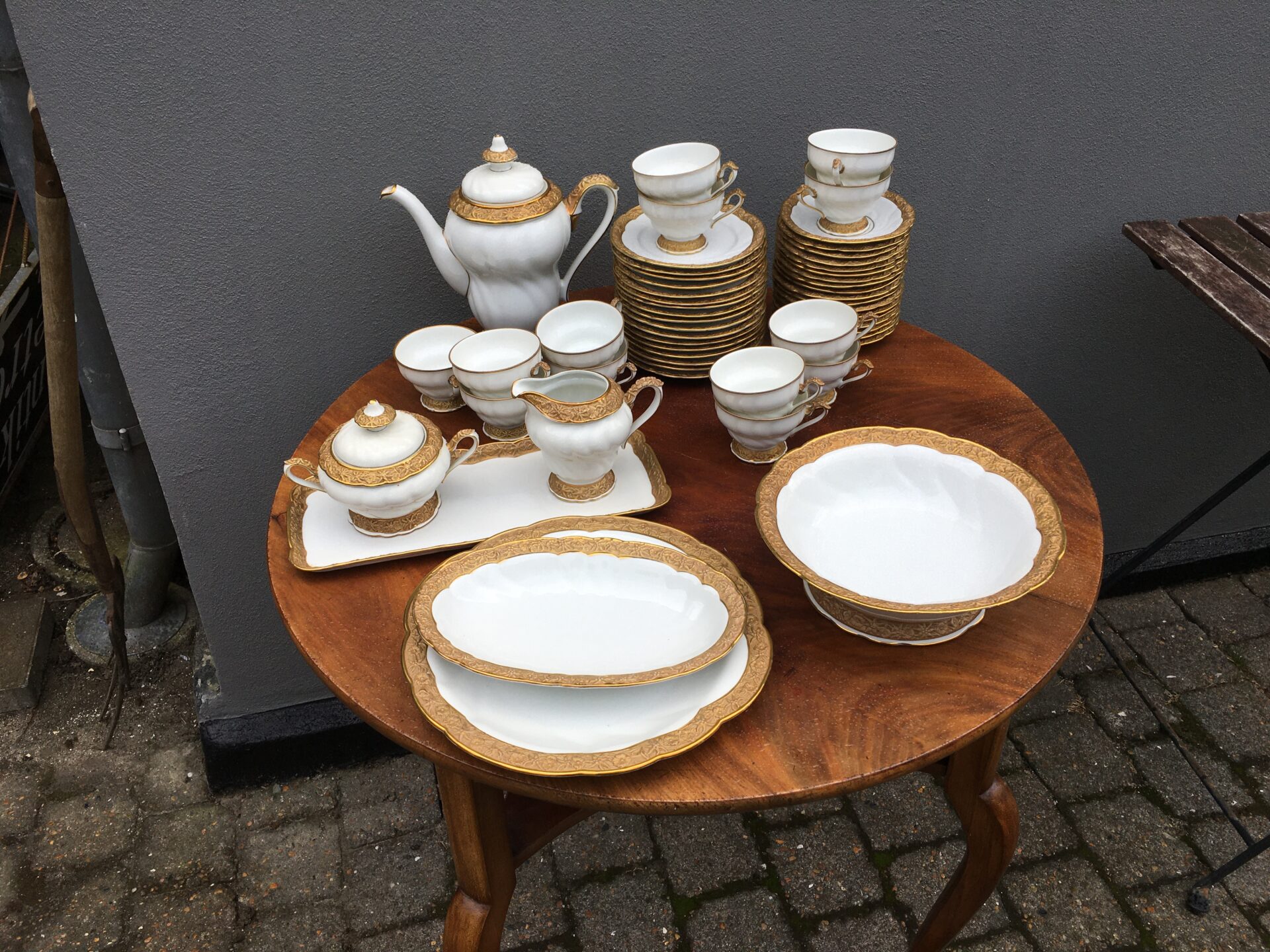 Kaffestel 12 pers. mrk Edelweiss, Jlmenau, Graf von Henneberg, pris i alt 500kr. meget velholdt