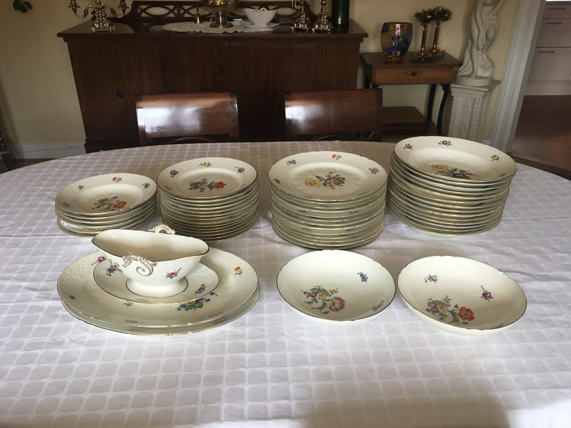 B&G spisestel, ca 53 dele, velhodt, 1. sorterin, fejlfrit, samlet pris 2500kr