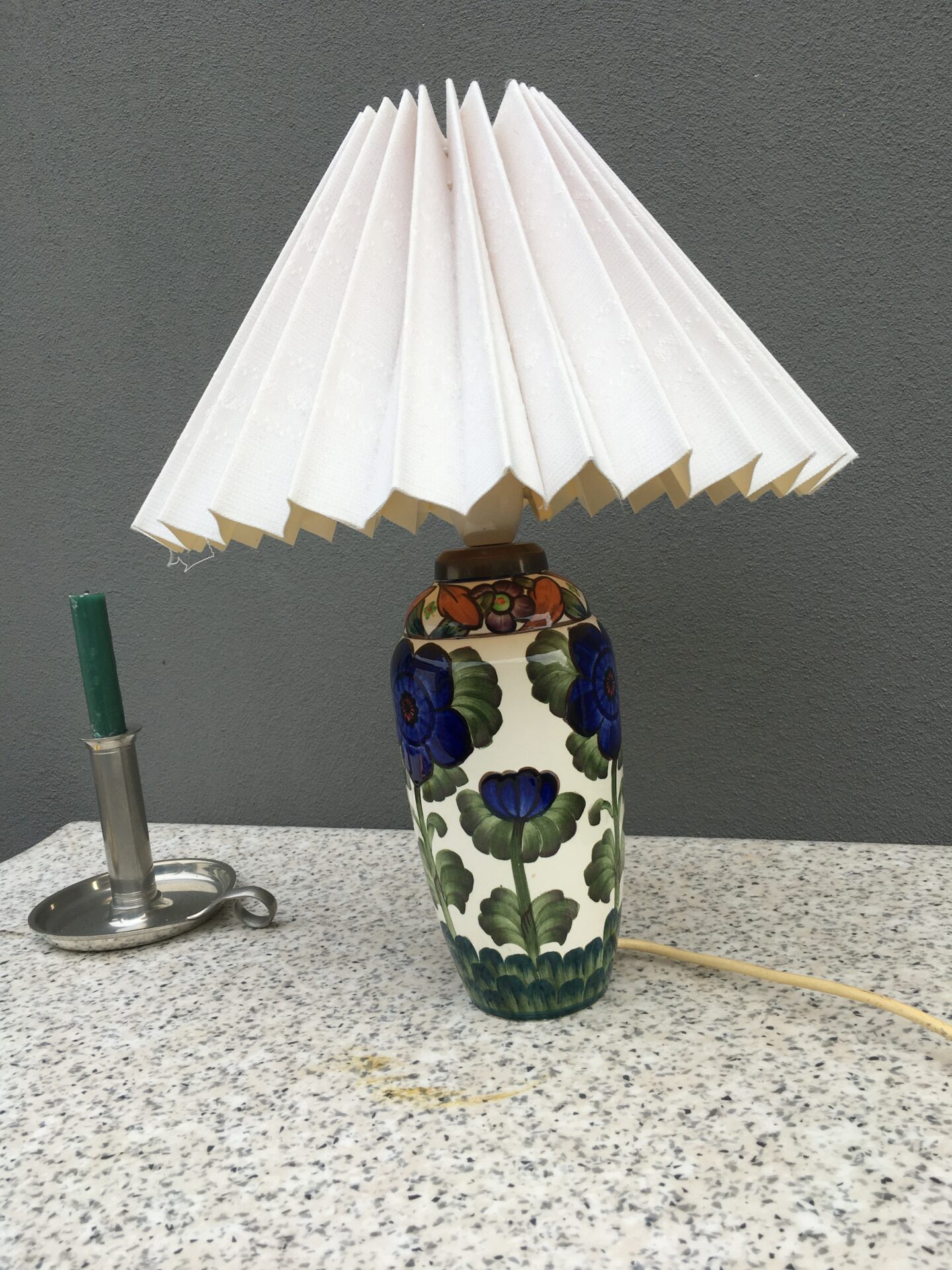 gammel Aluminia bordlampe, fejlfri, højde til overkant fatningshus=29 cm, pris 800kr