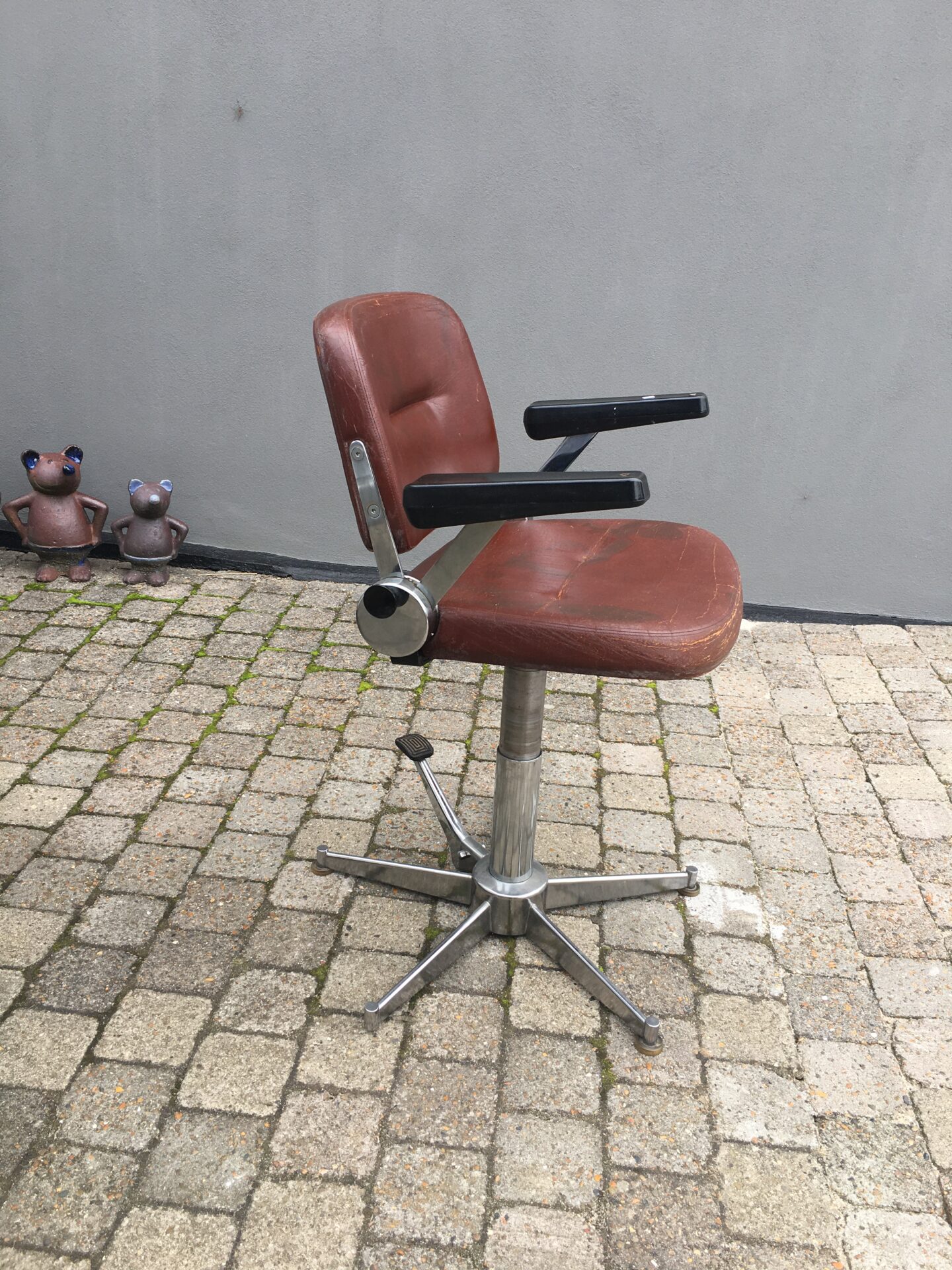 Antik kontorstol/frisørstol, pris 500 kr