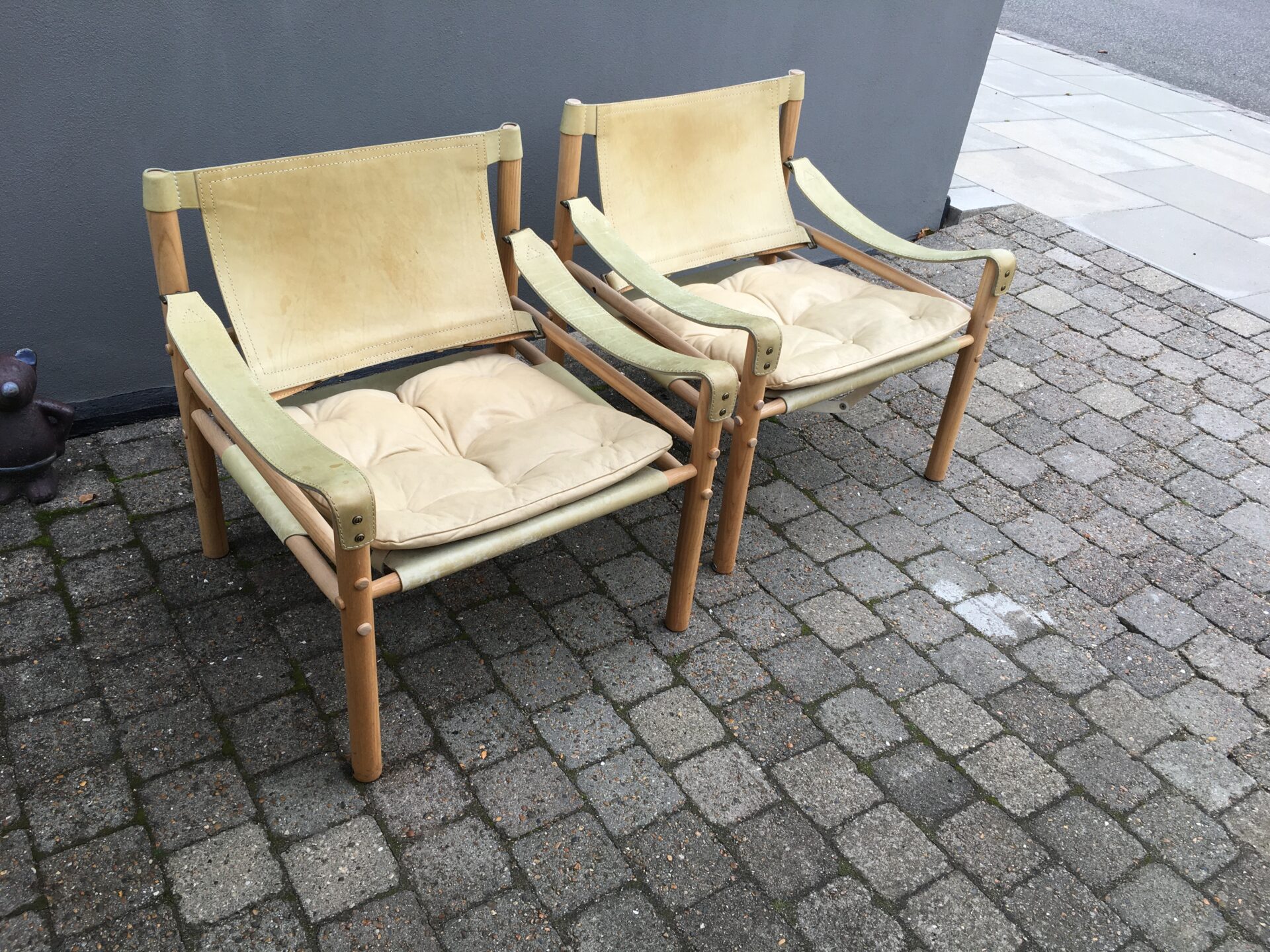 Arne Norell, Scirocco, Safaristole, asketræ/ kærnelæder, pr stk 4000kr