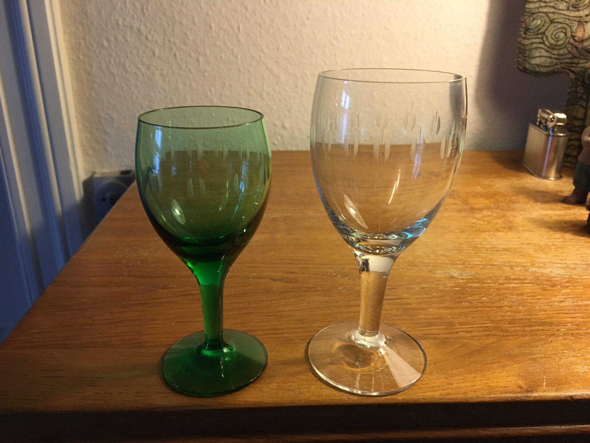 Holmegaard Kirtsen Piil, rødvin pr stk 50 kr, grønne hvidvin pr stk 75 kr