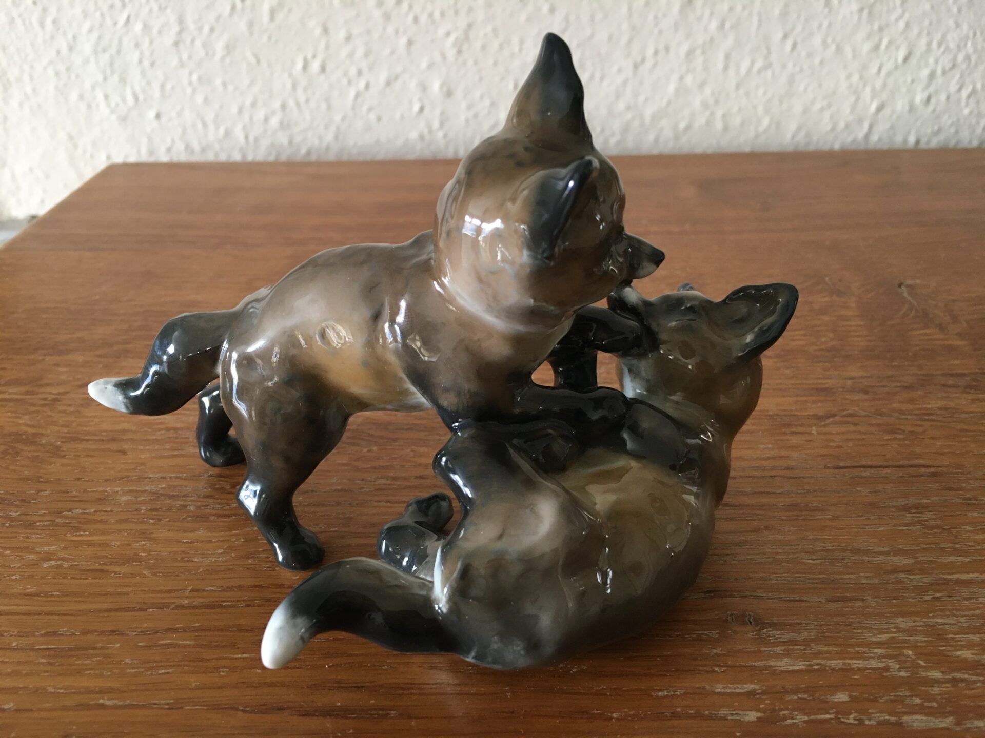 Antik figur, mærket