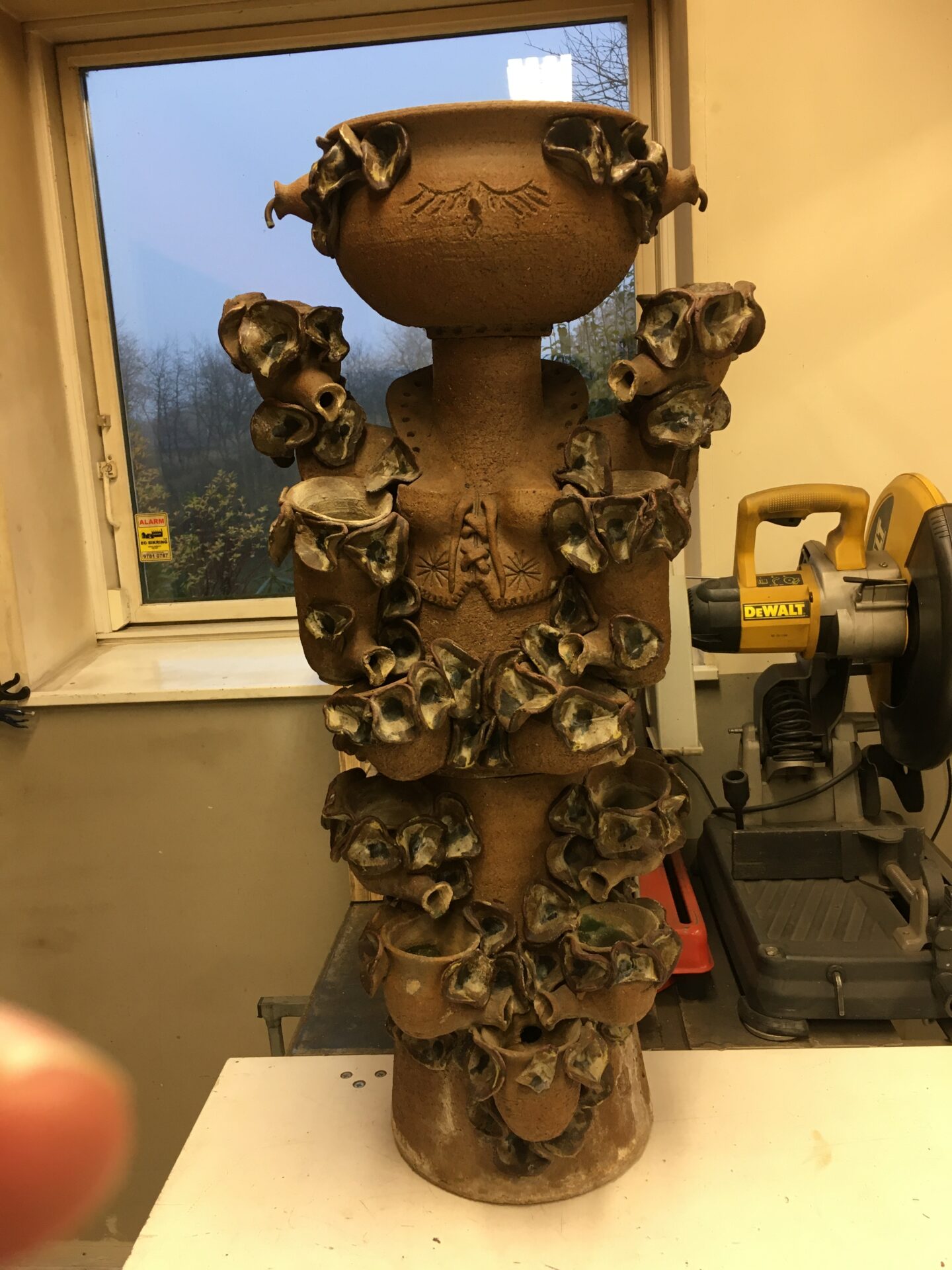 Blomsterpige, mrk AJMO, h=90 cm (3 delt), kan også bruges som fontæne, mindre afslag,, pris 1000kr