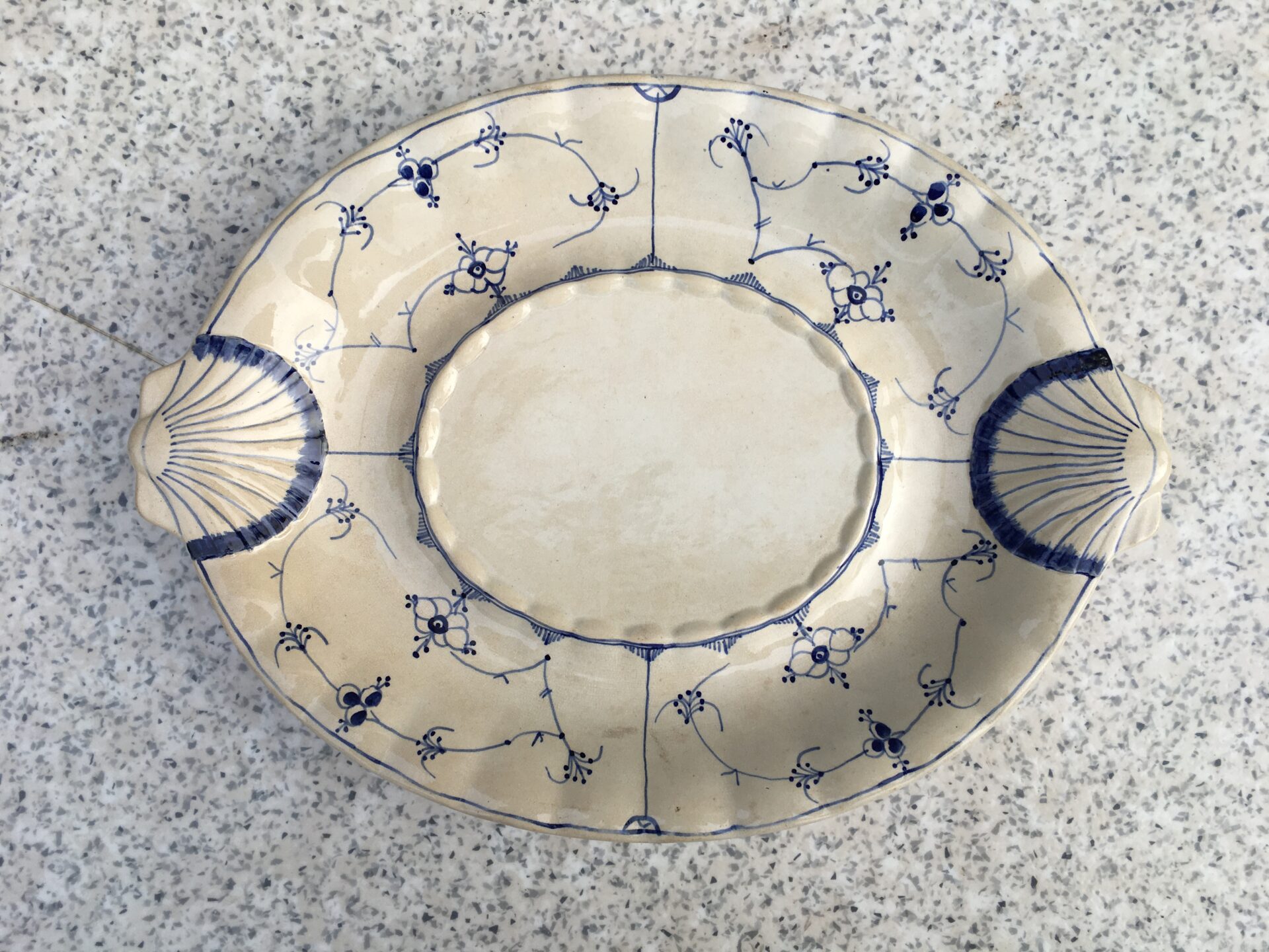Aluminia, antikt underfad til stor terrin, l= 40 cm, fejlfri, lidt misfarvet, pris 300kr