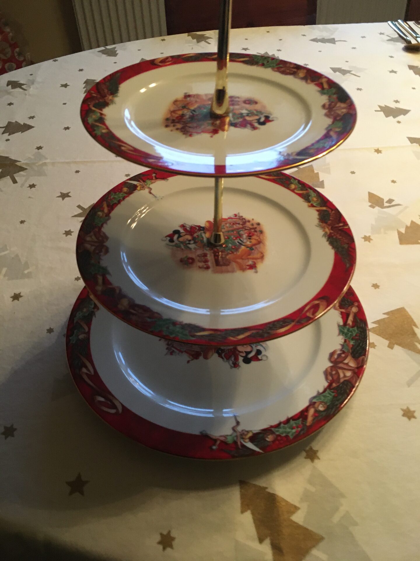 Disney Jule- kageopsats, design Stefan Lindahl for Firkløveren, pris 1000kr