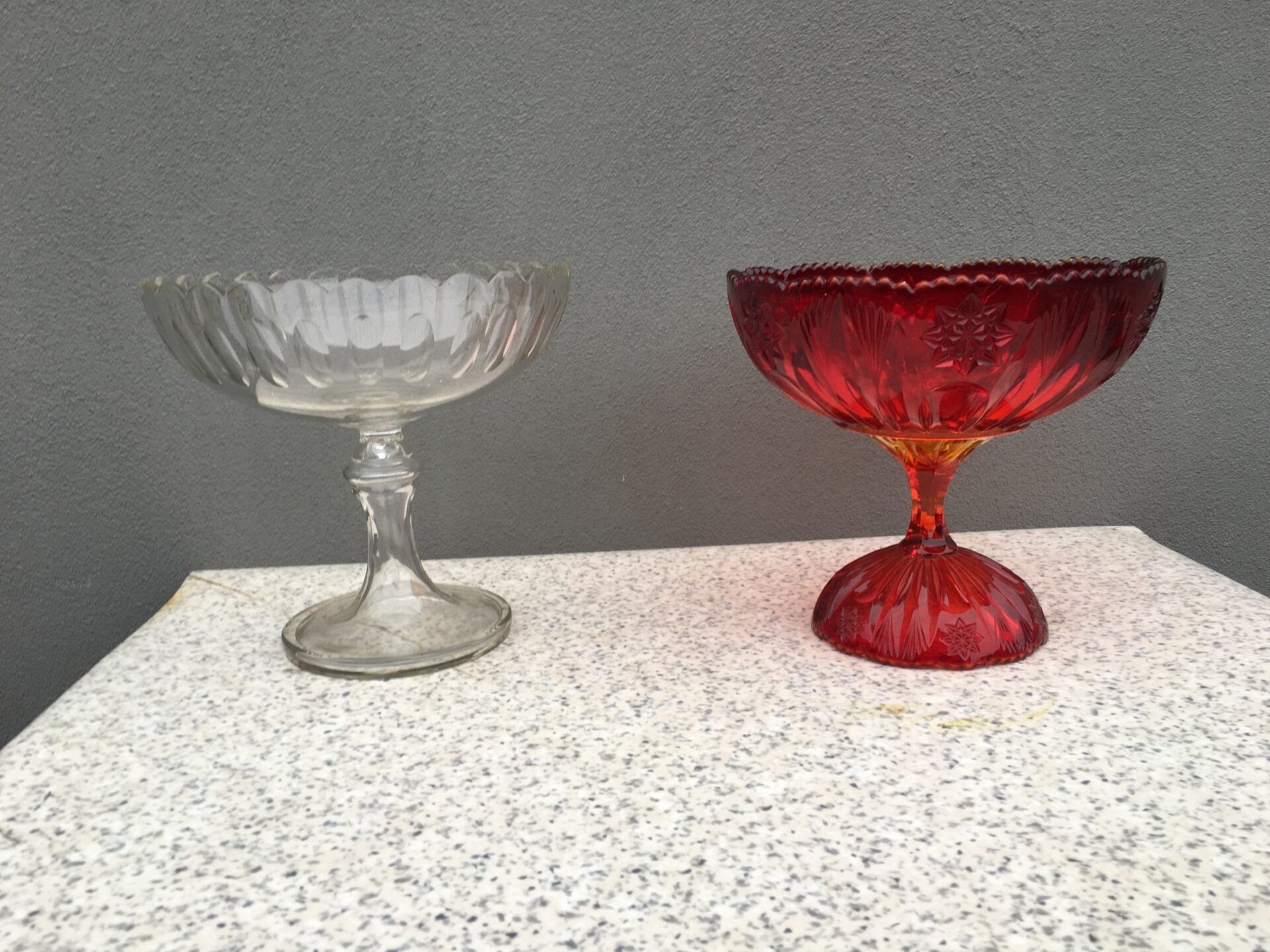 2 antikke glasopsatse, h=23/21 cm (Holmegaard/ Fyens glasværk) pr. stk 500kr