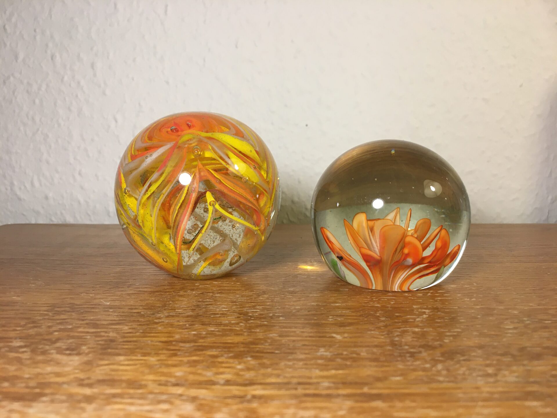 gamle brevpresser af glas, d=7cm/ 6 cm, pris pr stk 300kr