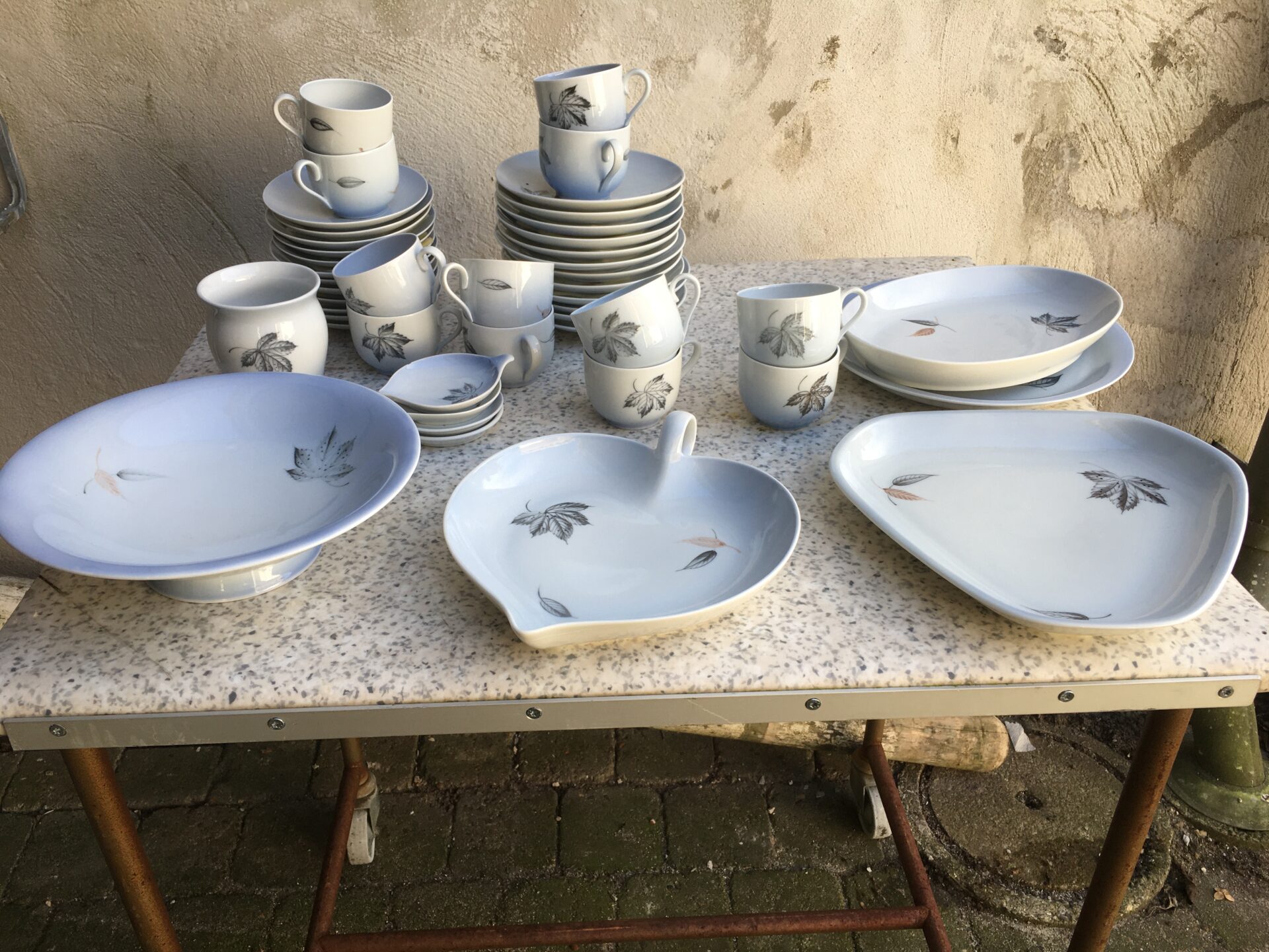 B&G Løvfald, komplet kaffestel til 12 pers. alt i fineste stand og 1. sortering, samlet pris 600kr