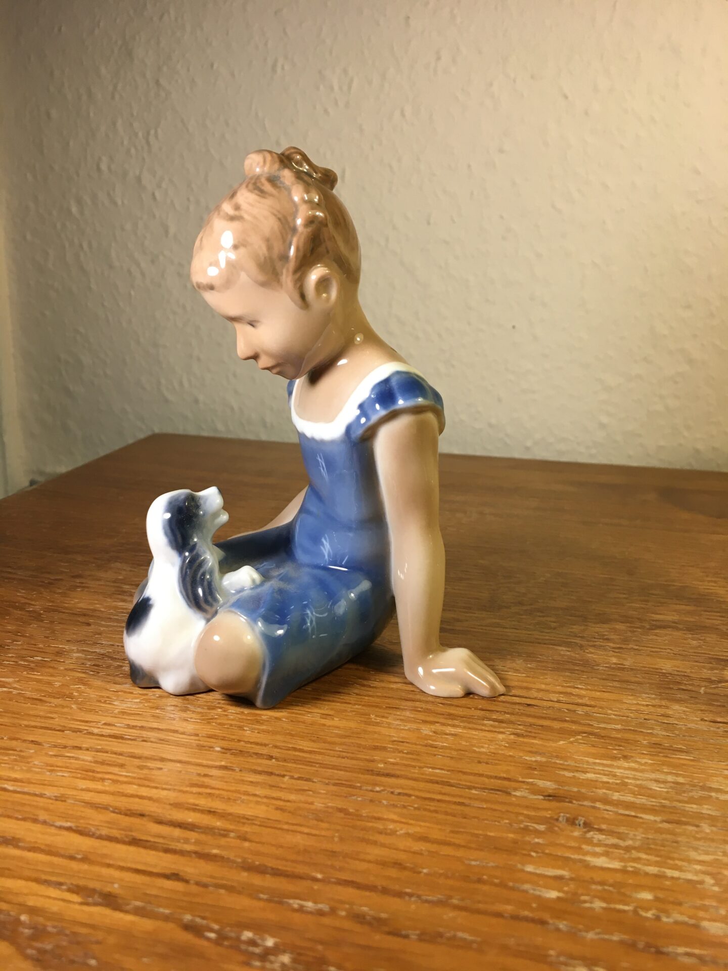 Lyngby Porcelænsfigur nr. 97, ^Gode venner