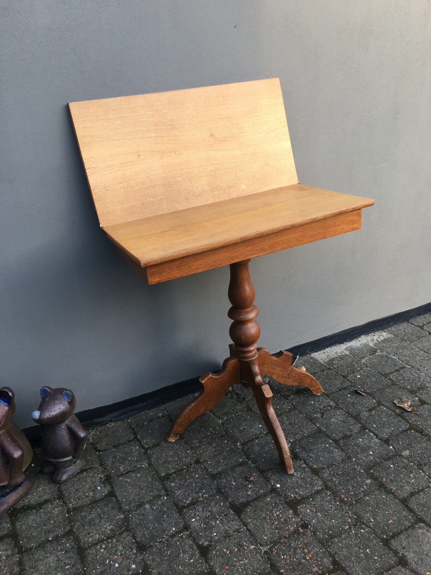 Lille spillebord/klapbord, egetræ, h= 80 cm, pris 400kr